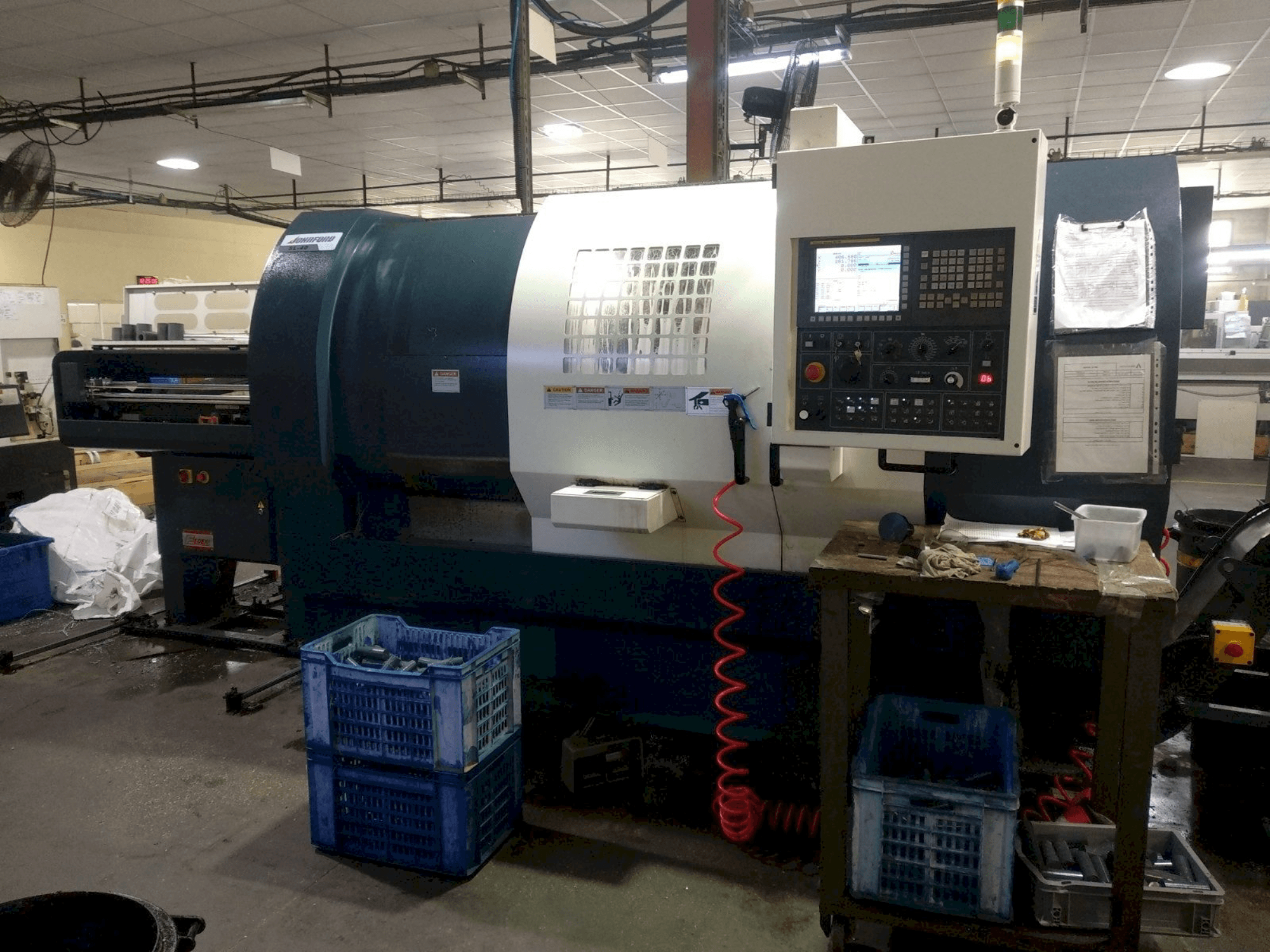 Johnford SL-40 Mašinos vaizdas iš priekio