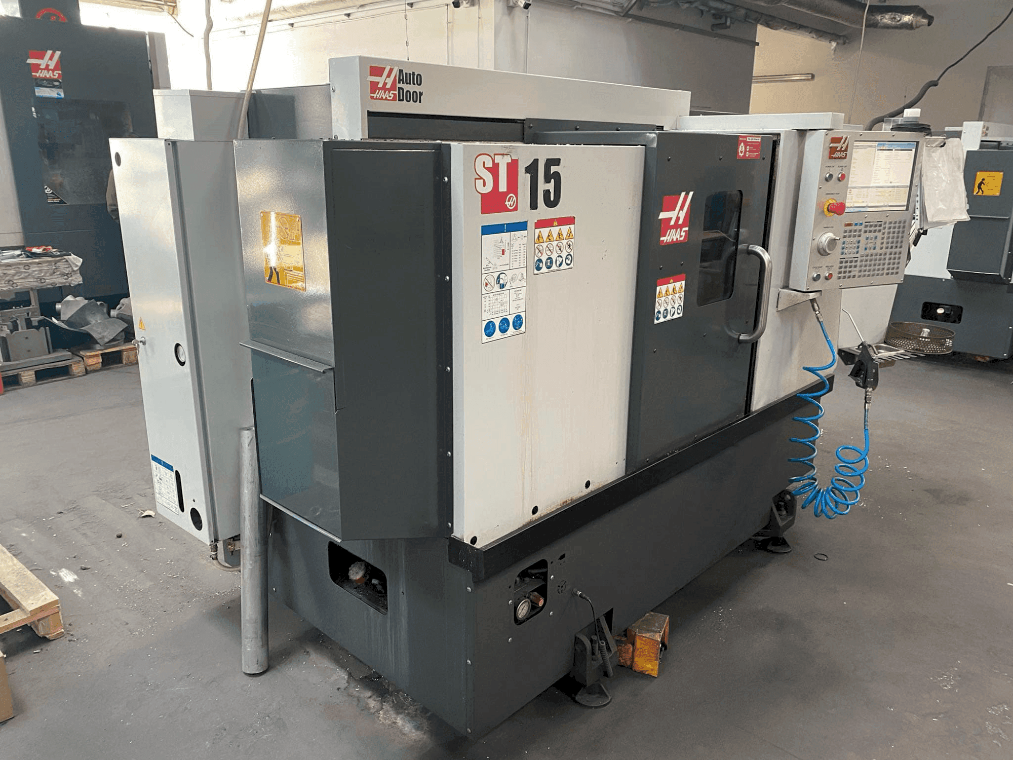 HAAS ST-15 Mašinos vaizdas iš priekio
