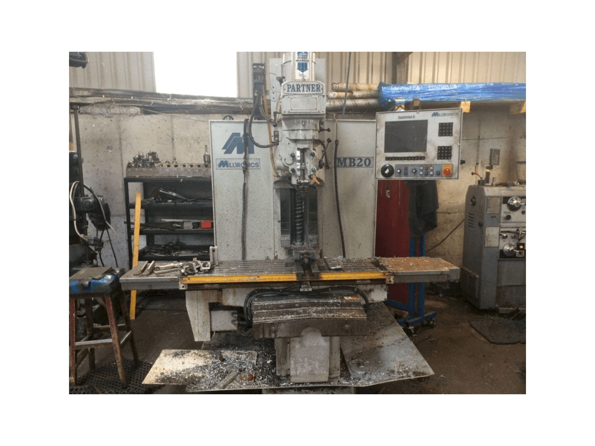 MILLTRONICS MB20 Mašinos vaizdas iš priekio