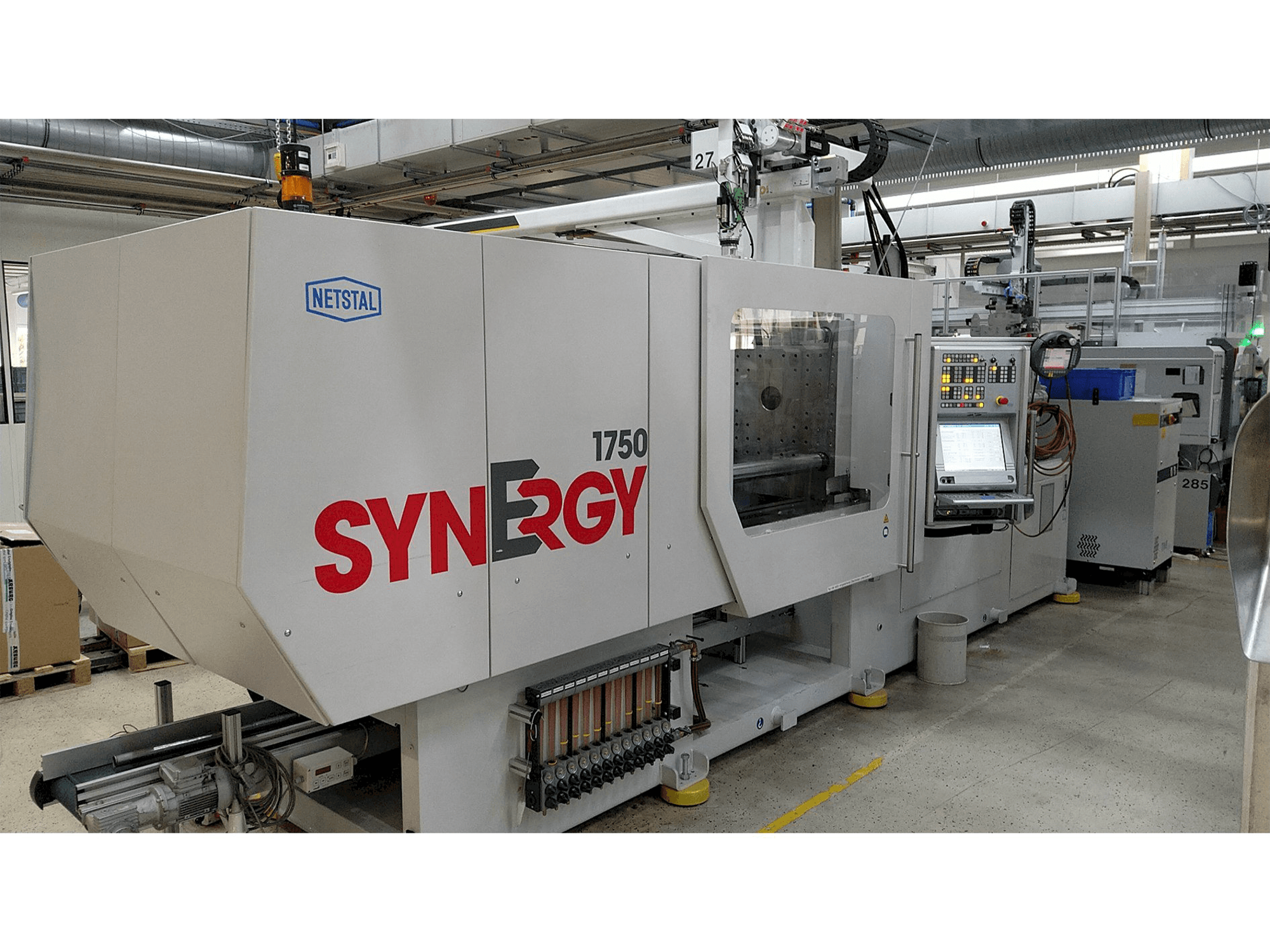 Netstal SynErgy 1750-600 Mašinos vaizdas iš priekio