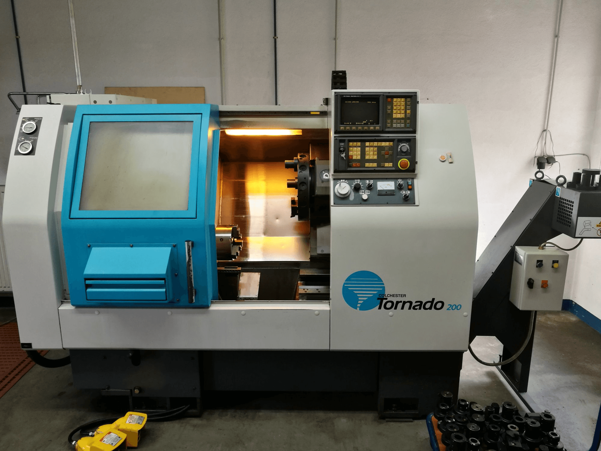 Colchester TORNADO 200 Mašinos vaizdas iš priekio