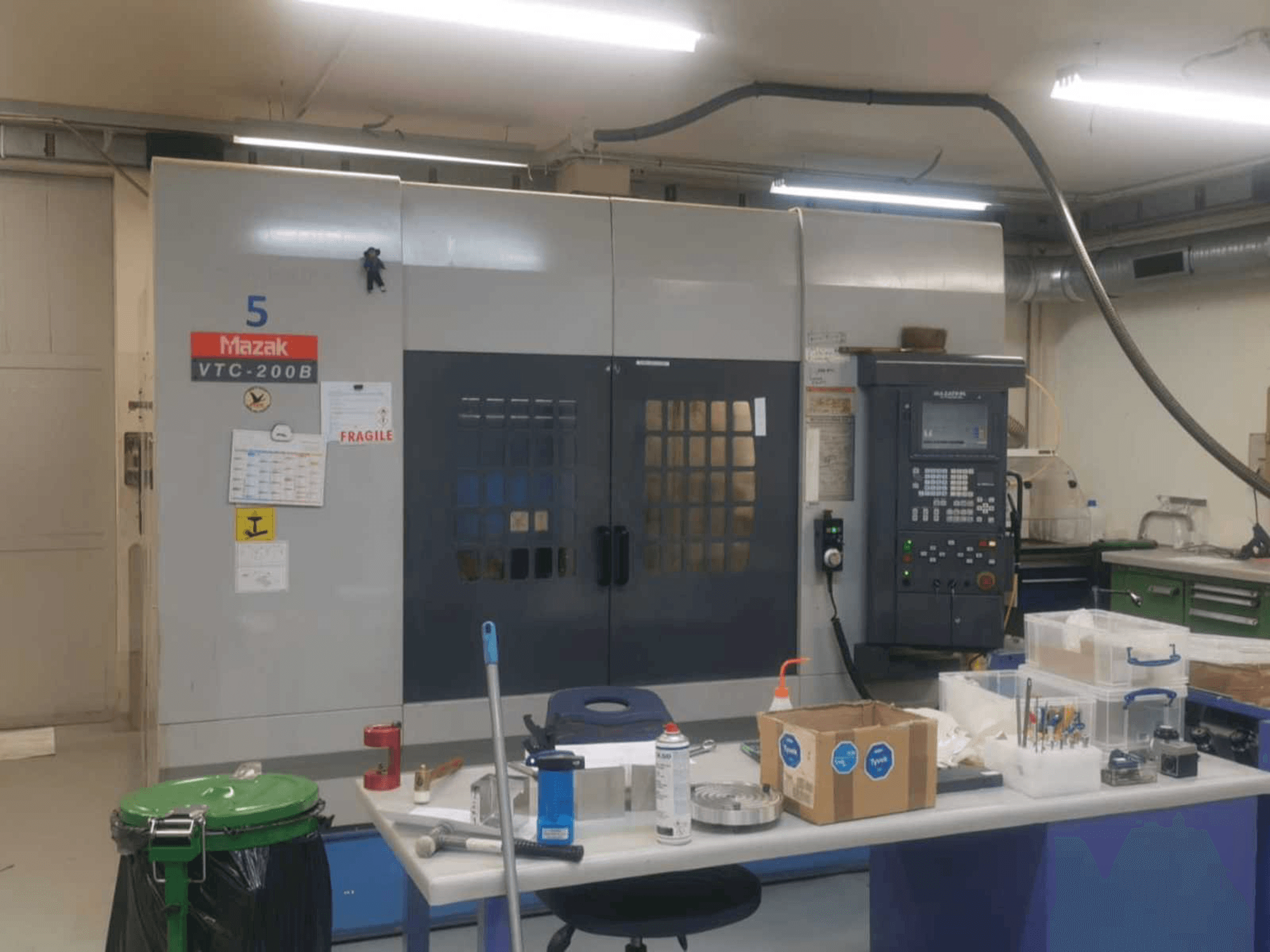 Mazak VTC 200B Mašinos vaizdas iš priekio
