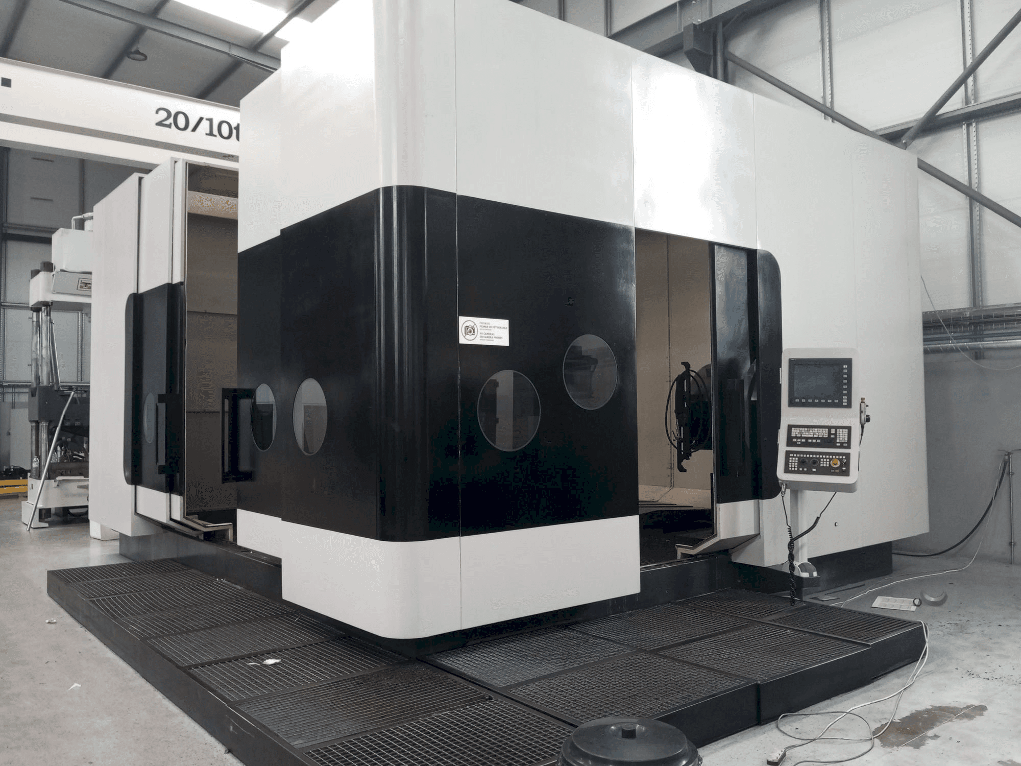 CHETO 3000 Mašinos vaizdas iš priekio