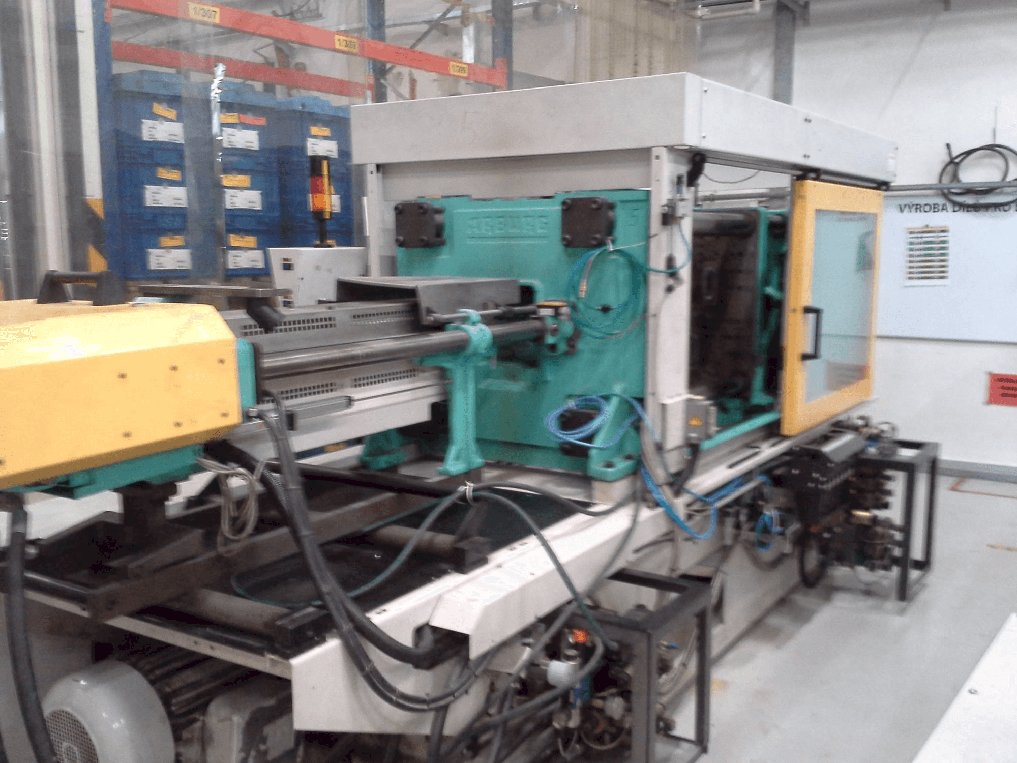 Arburg 570C 2000-675 Mašinos vaizdas iš priekio