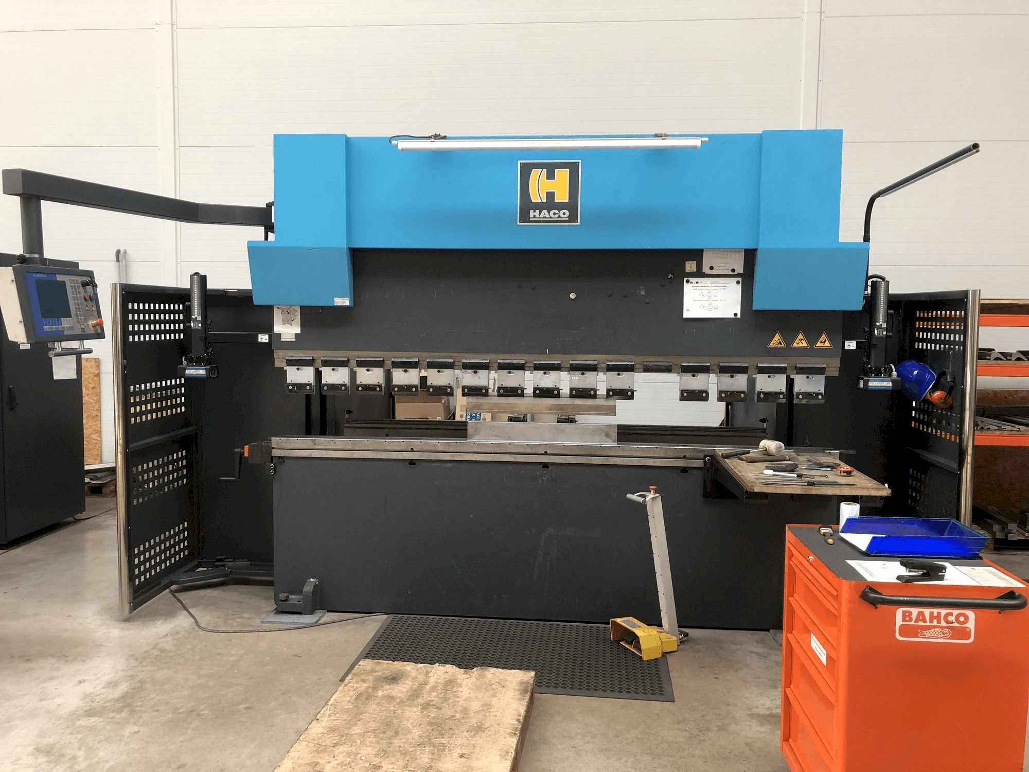 HACO ERMS30250 Mašinos vaizdas iš priekio