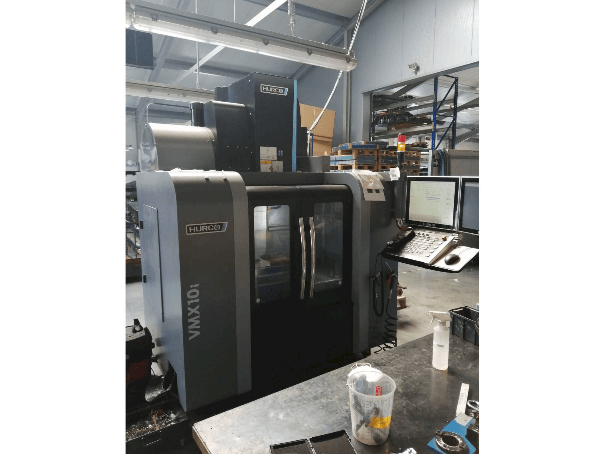 Hurco VMX10i Mašinos vaizdas iš priekio