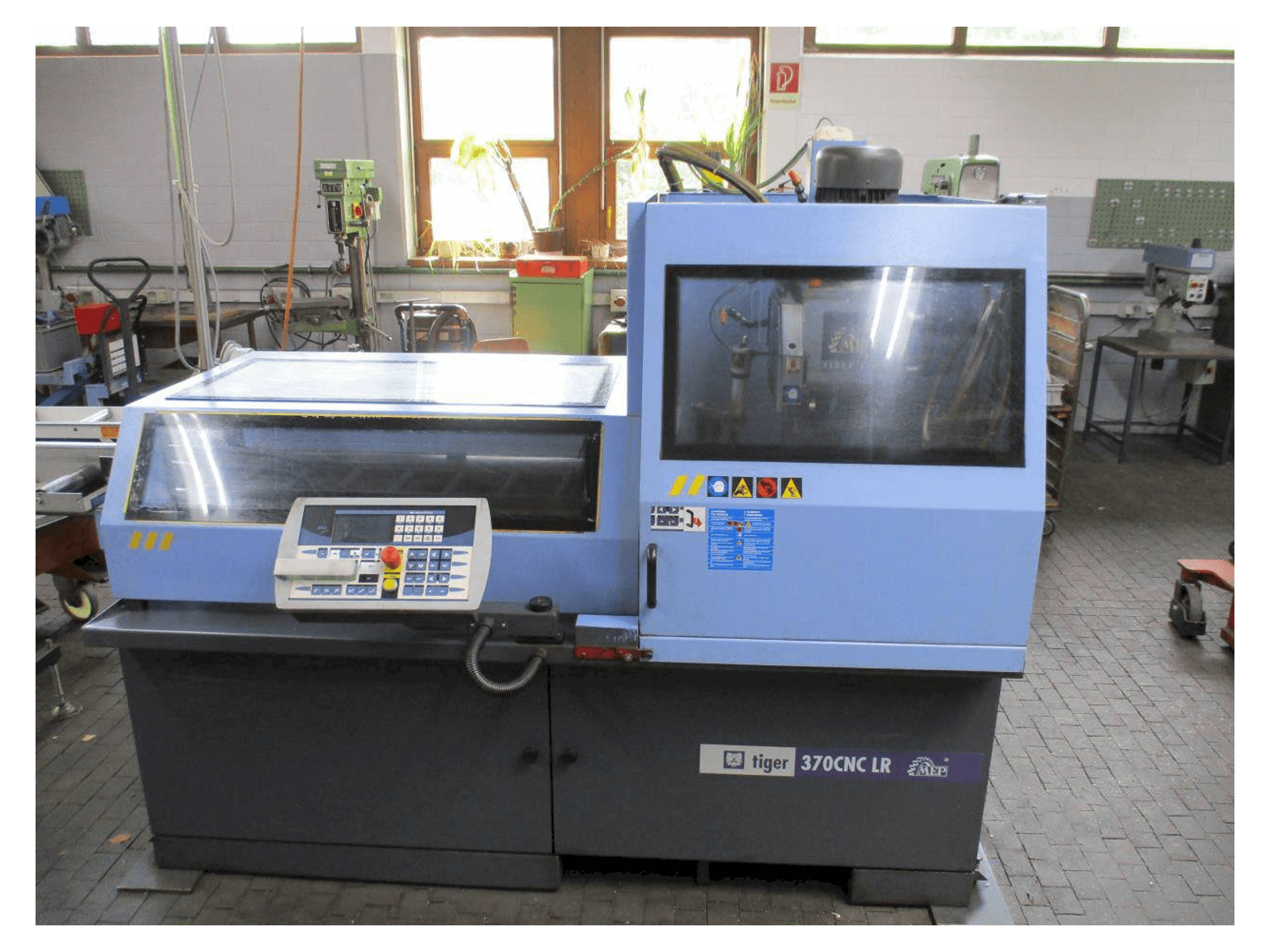 MEP TIGER 370 CNC - LR Mašinos vaizdas iš priekio