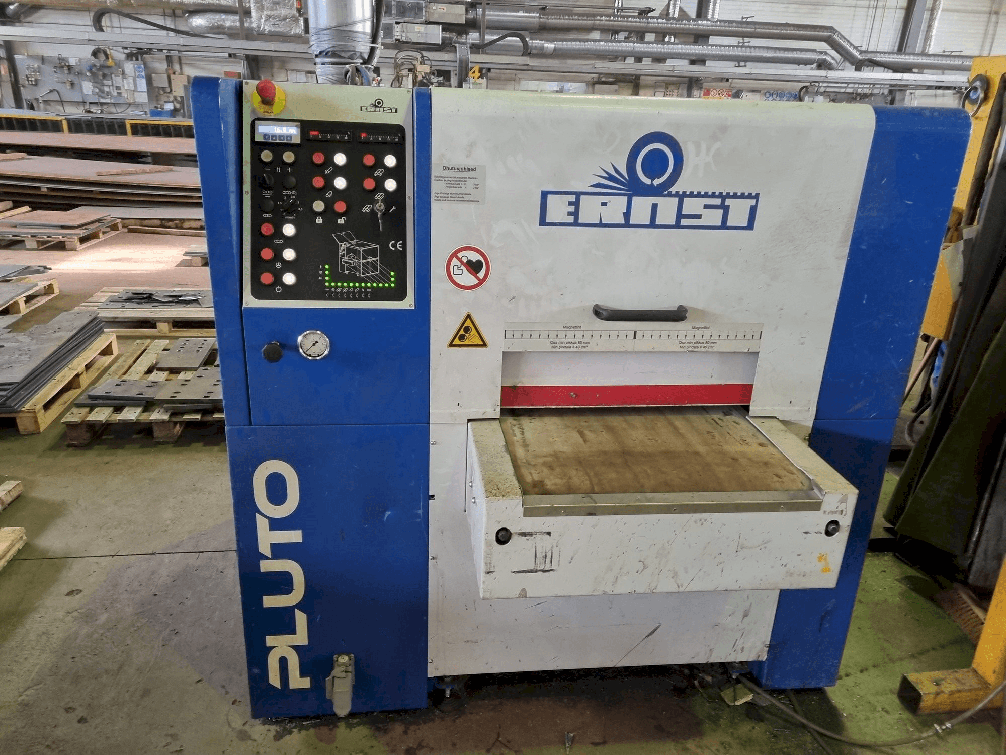 ERNST PLUTO ELL 600 Mašinos vaizdas iš priekio