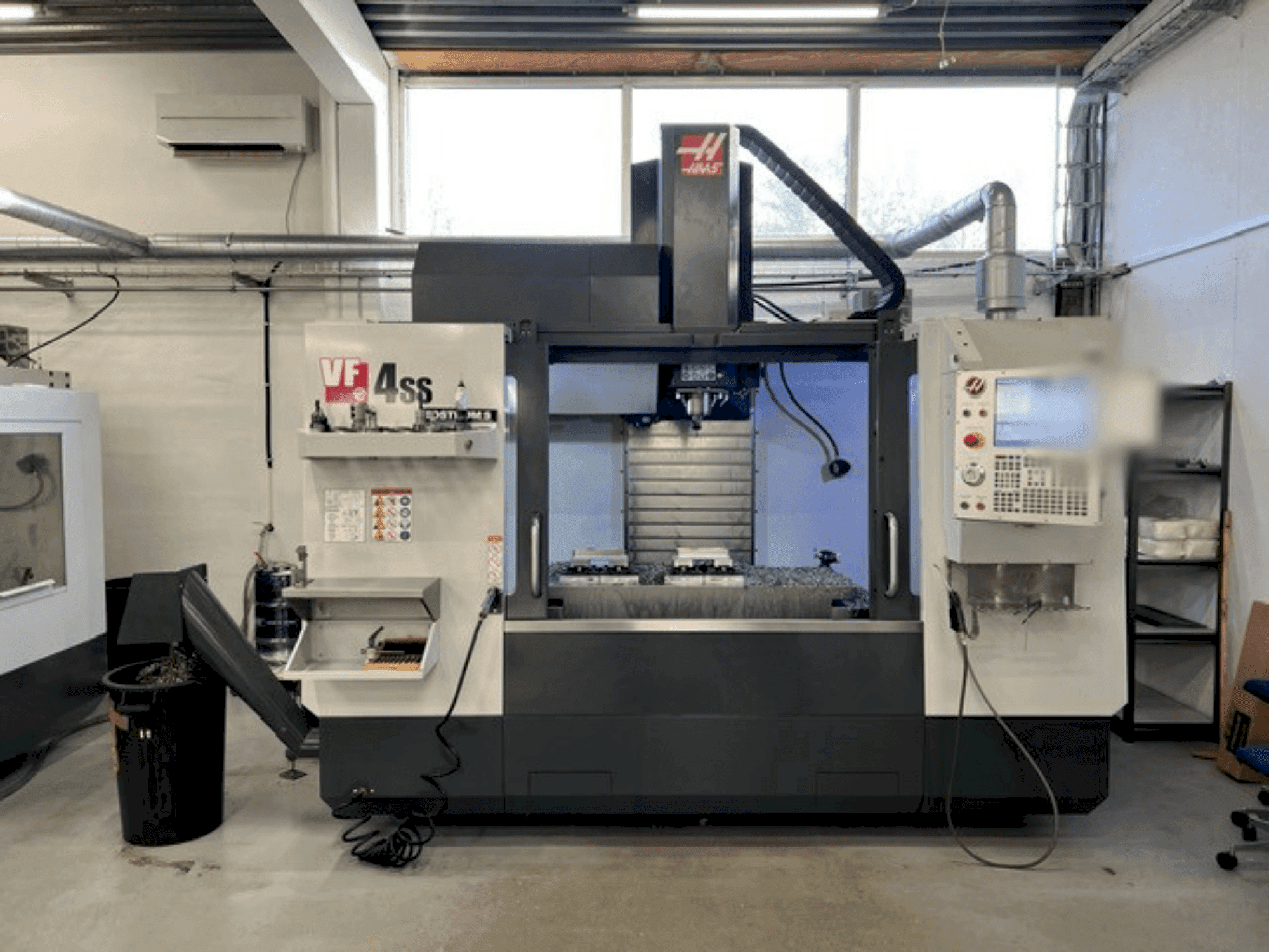HAAS VF-4SS Mašinos vaizdas iš priekio