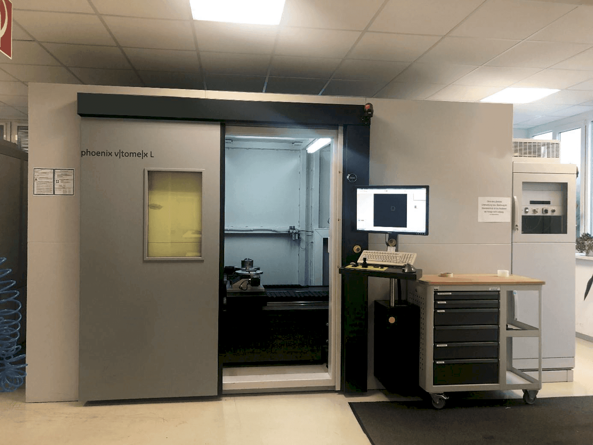 Phoenix V|tome|x L 240 Mašinos vaizdas iš priekio