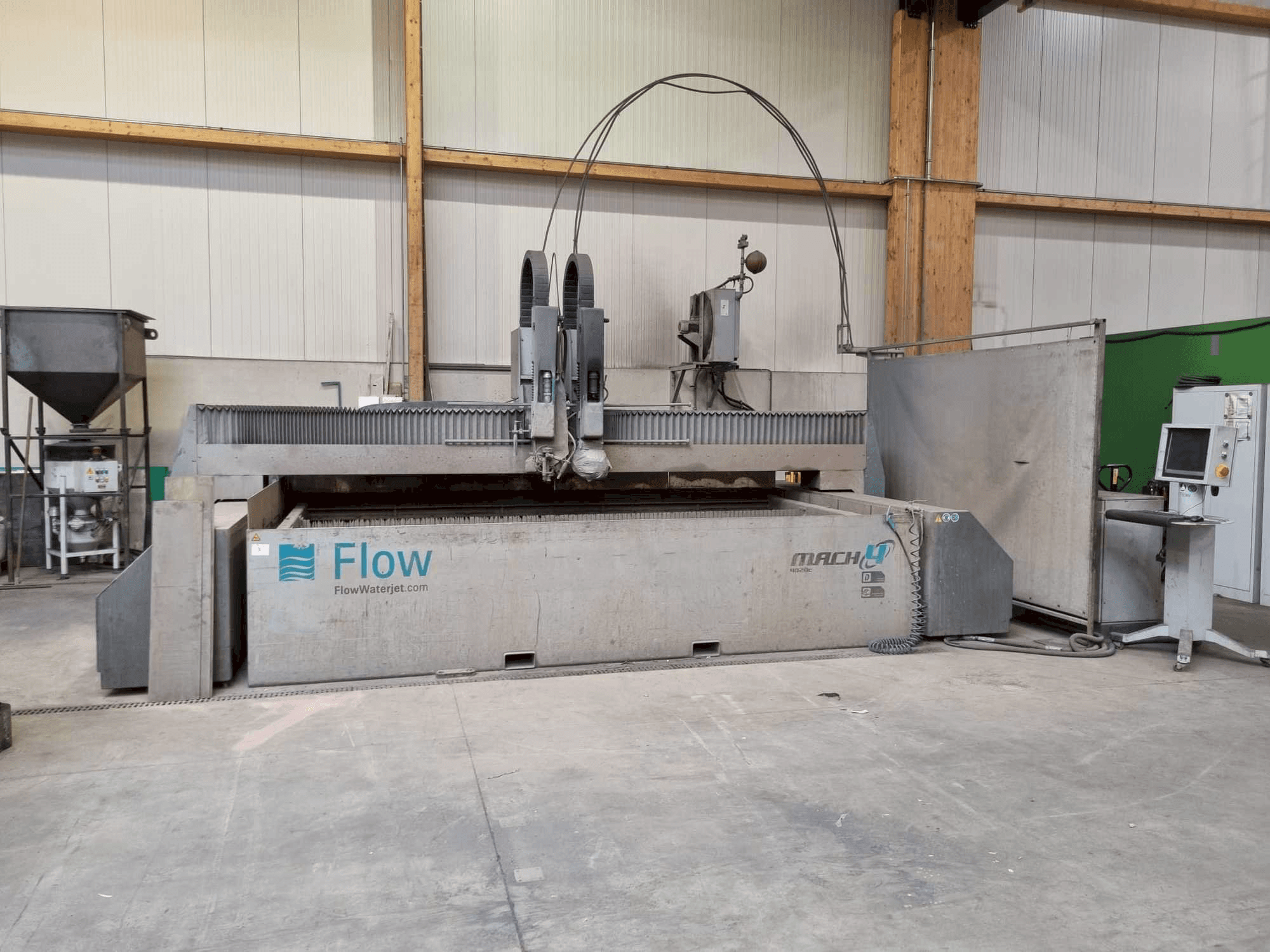 Flow WMC 2 4020 Mach 4 Mašinos vaizdas iš priekio