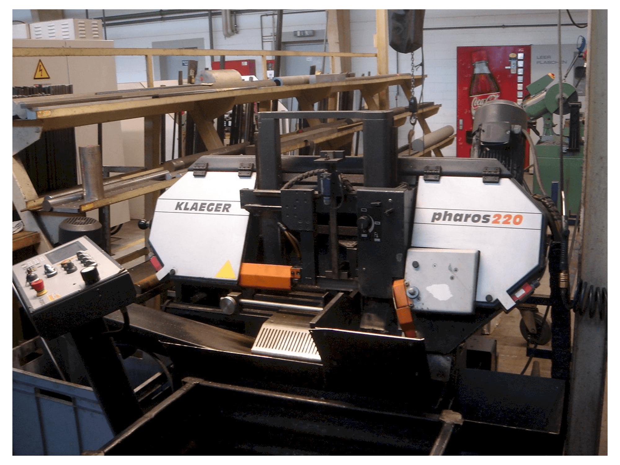 Klaeger Pharos 220 Mašinos vaizdas iš priekio