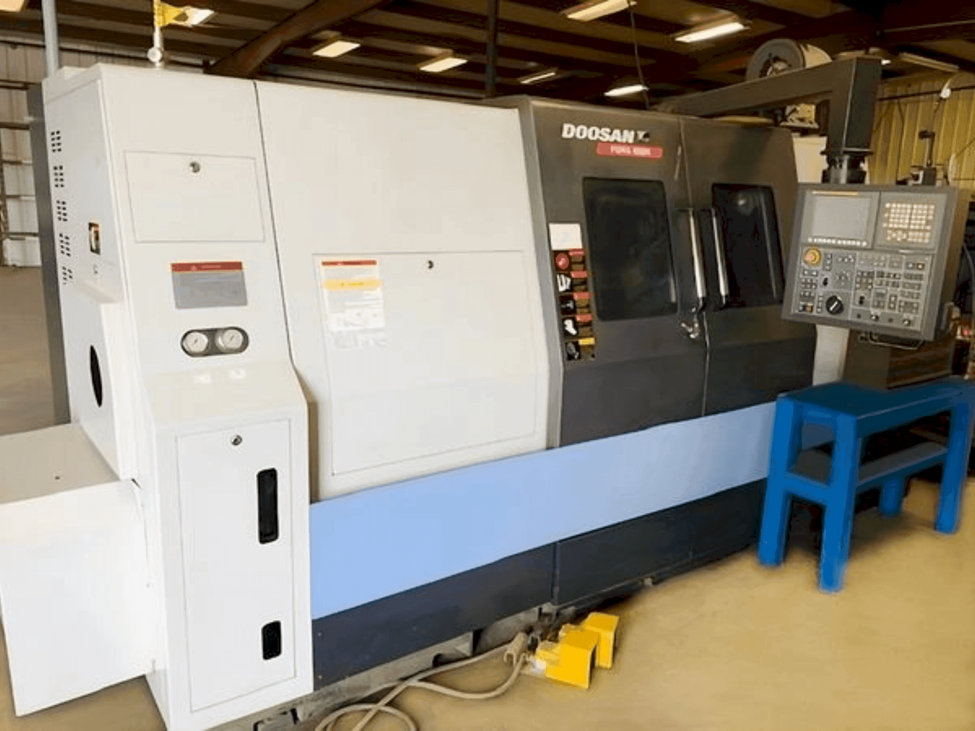 DOOSAN PUMA 400MB Mašinos vaizdas iš priekio