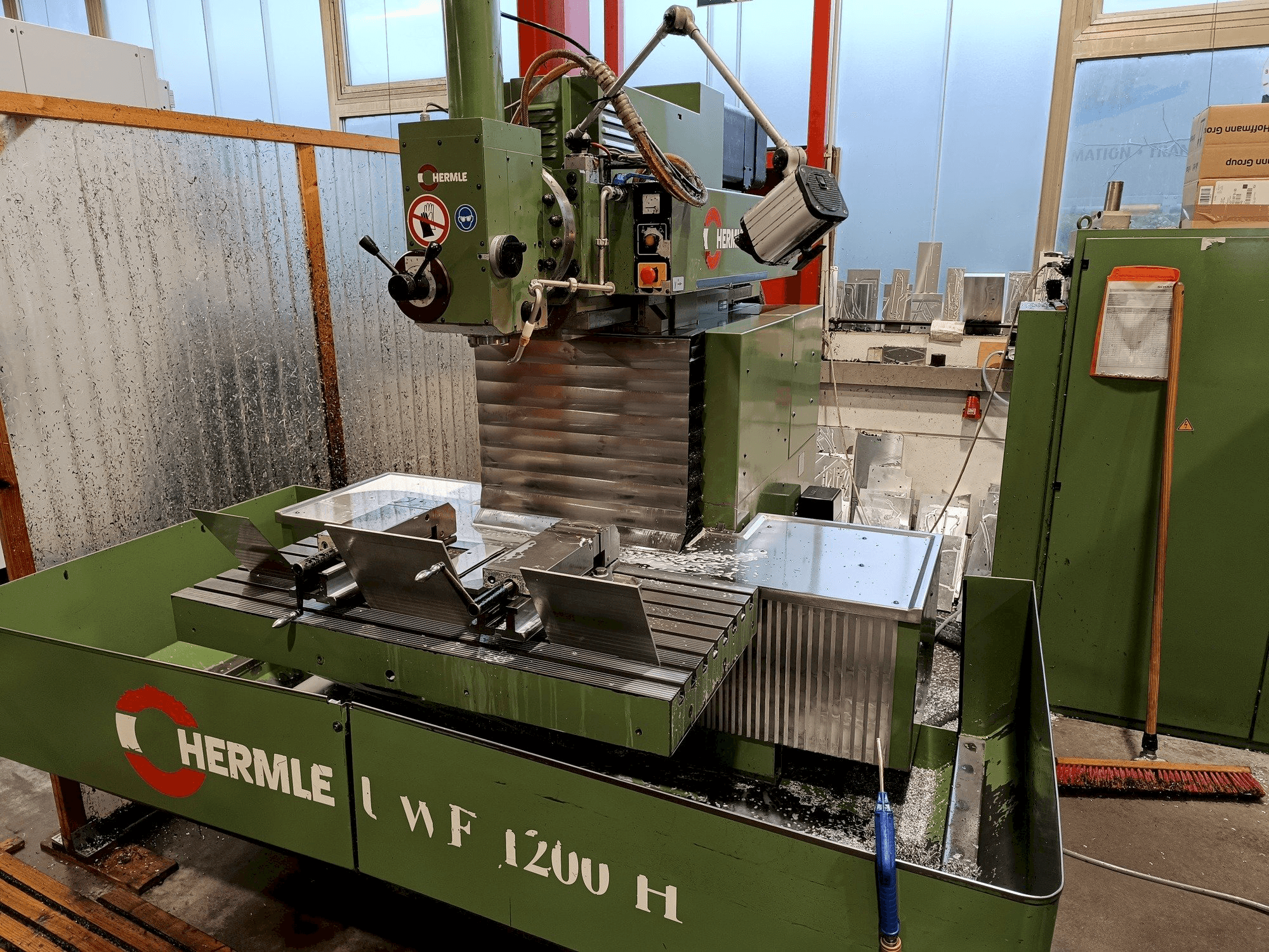 HERMLE UWF1200 Mašinos vaizdas iš priekio