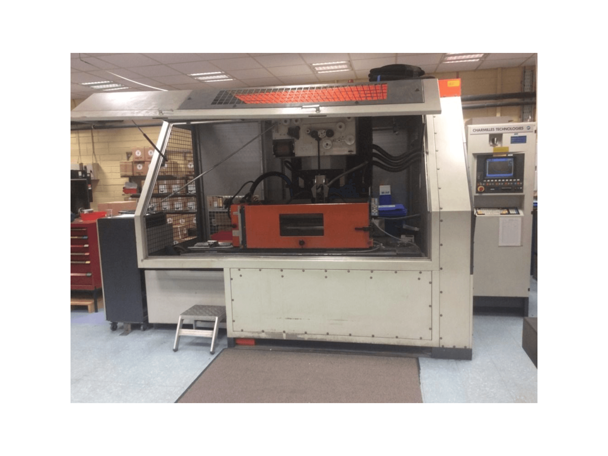 CHARMILLES Robofil 4020 SI Mašinos vaizdas iš priekio