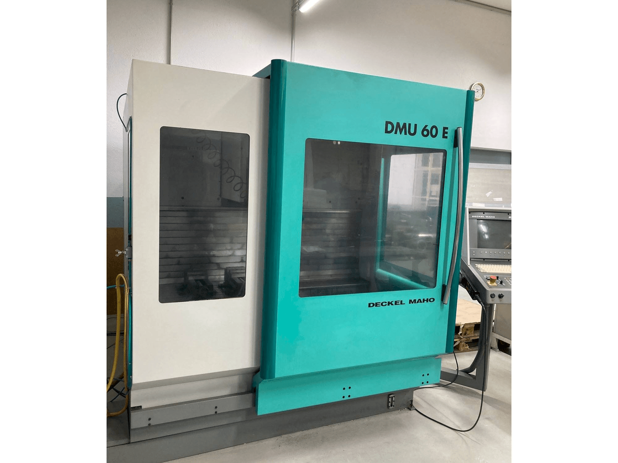 DECKEL MAHO DMU 60 E Mašinos vaizdas iš priekio