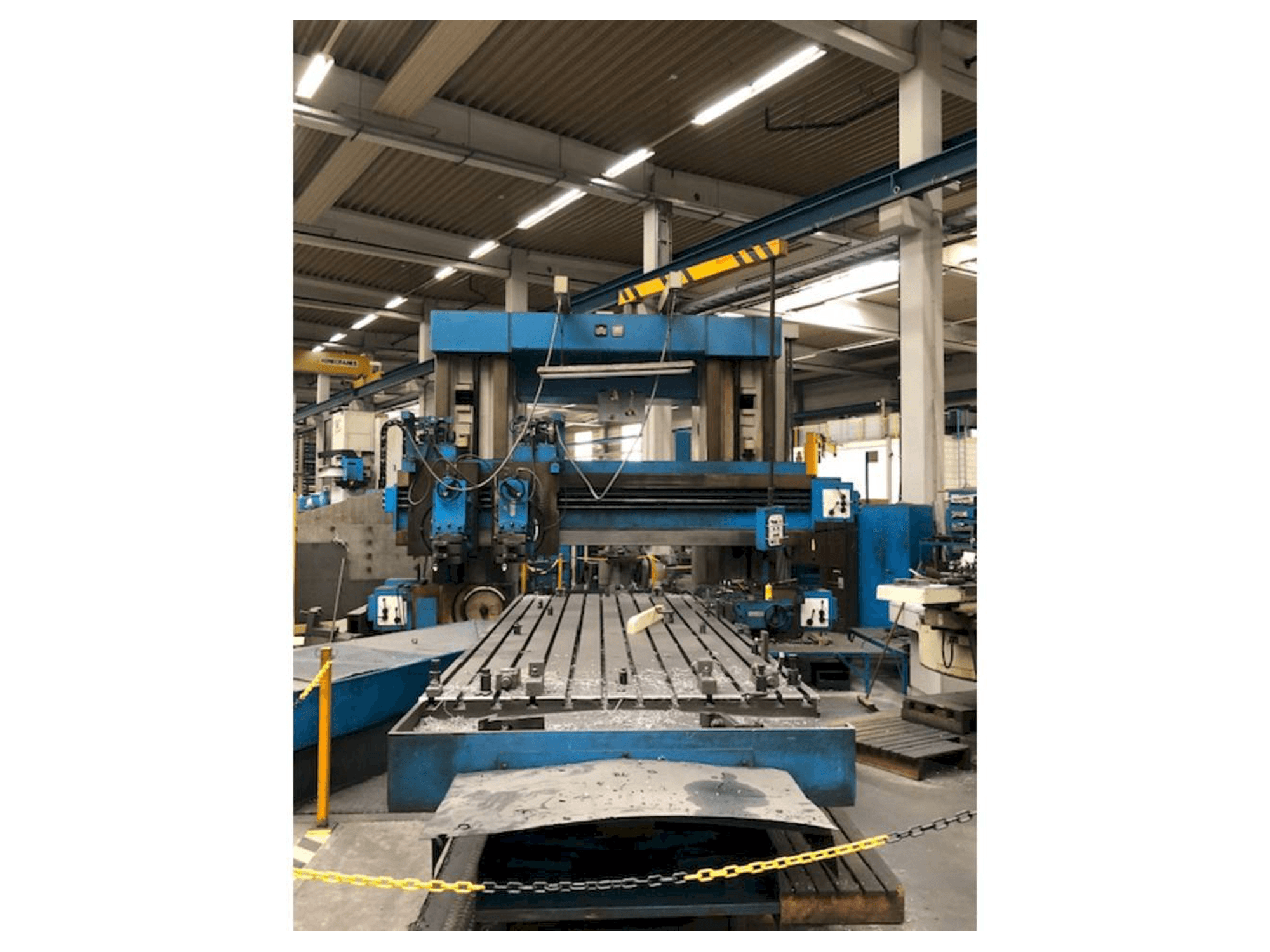 SHV FELD12 Q251 Mašinos vaizdas iš priekio