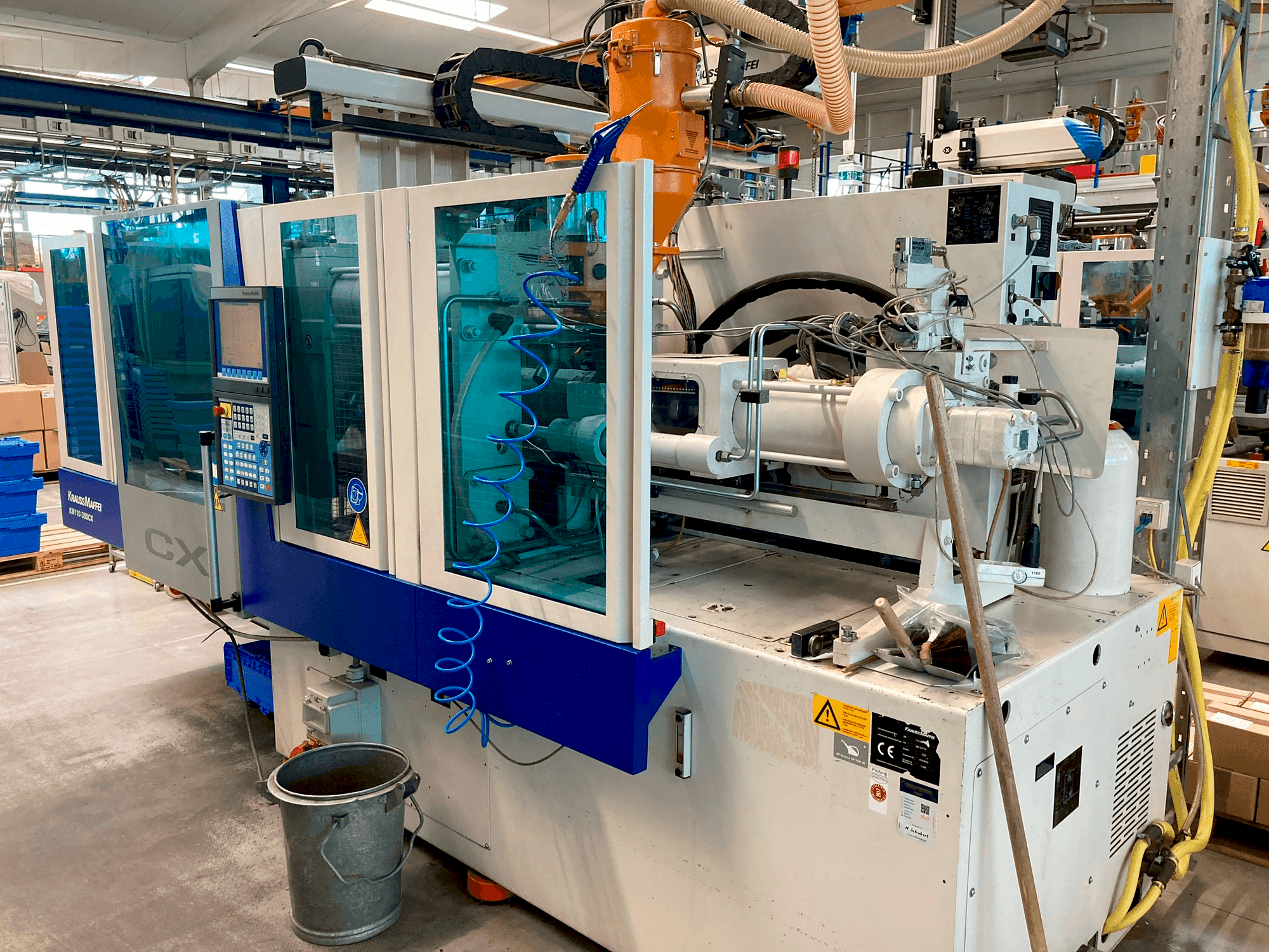 Krauss Maffei 110–380 CX Mašinos vaizdas iš priekio