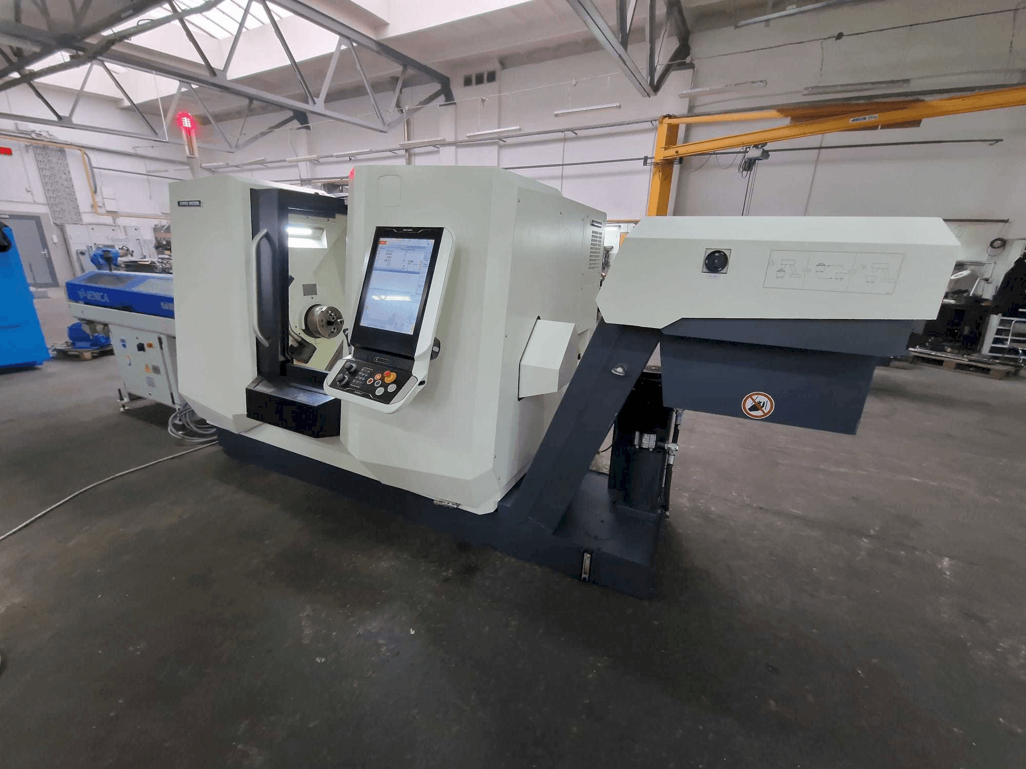 DMG MORI CLX 350 V6 Mašinos vaizdas iš priekio