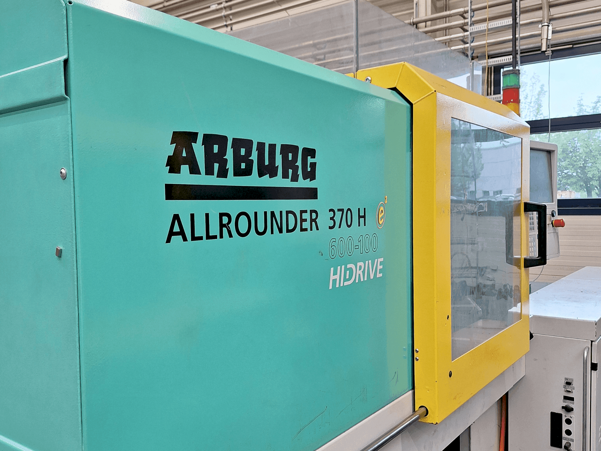 Arburg 370 H 600-100 Mašinos vaizdas iš priekio