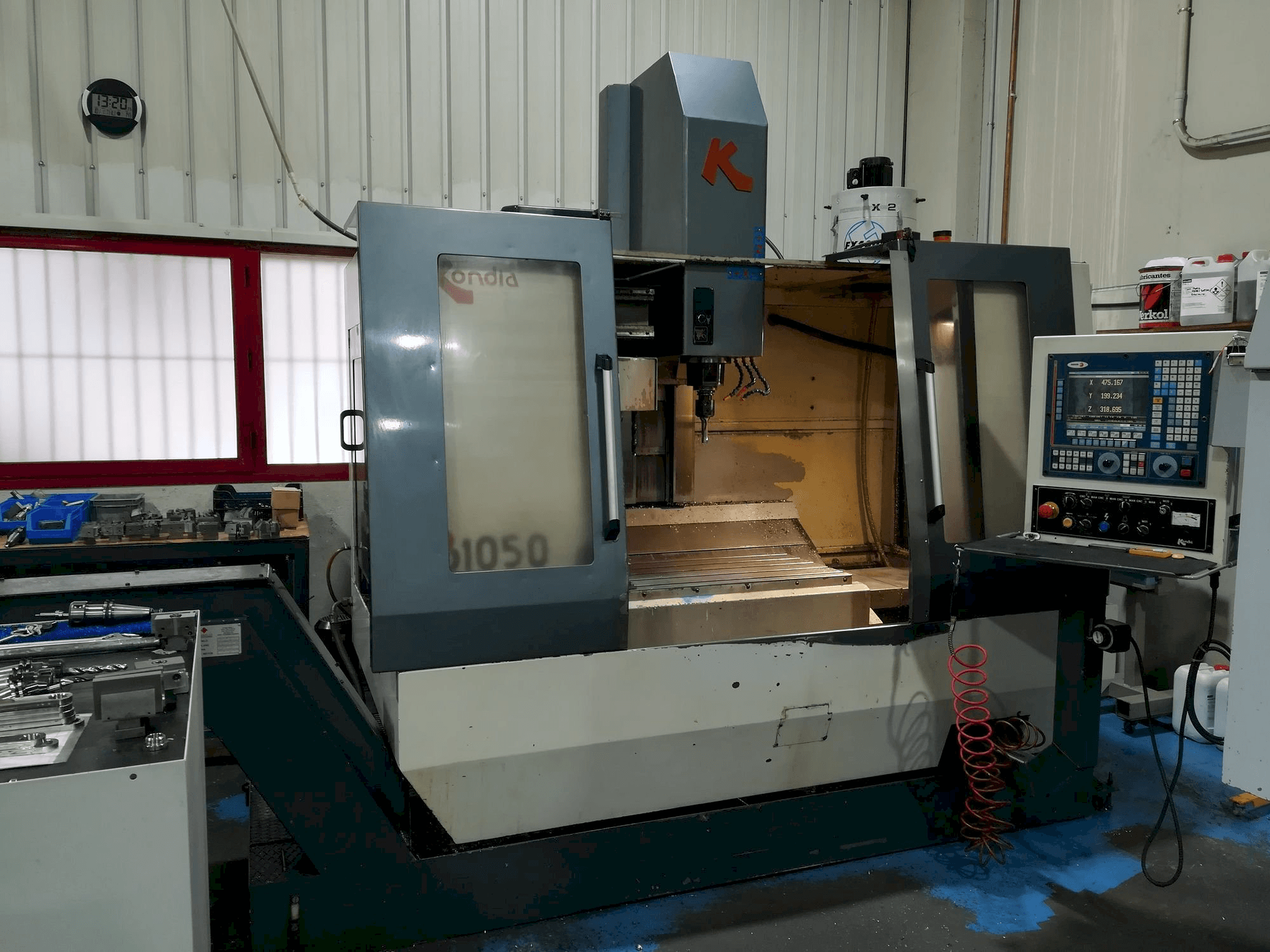 KONDIA B1050 Mašinos vaizdas iš priekio