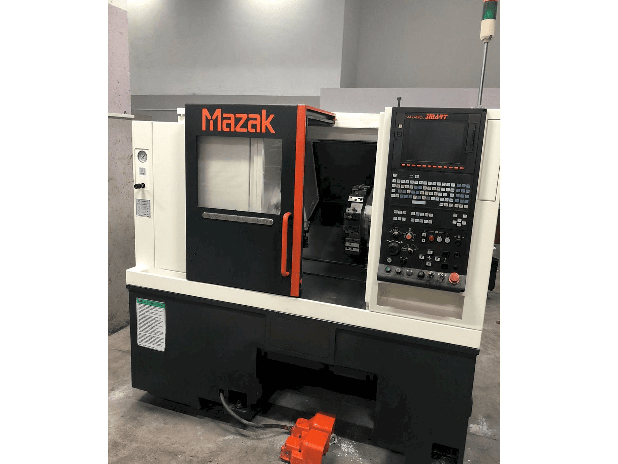 Mazak Quick Turn Smart 100 S Mašinos vaizdas iš priekio