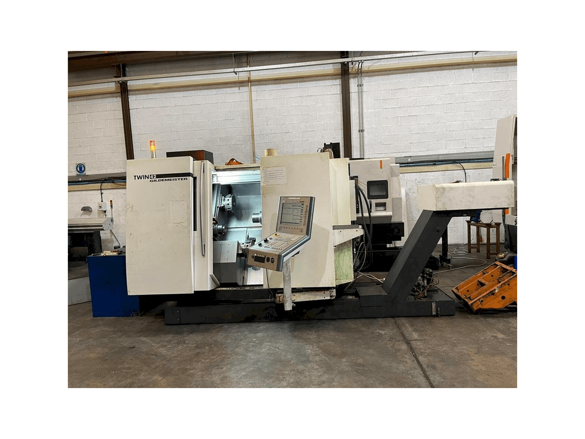 DMG GILDEMEISTER TWIN 42 Rg1 Mašinos vaizdas iš priekio