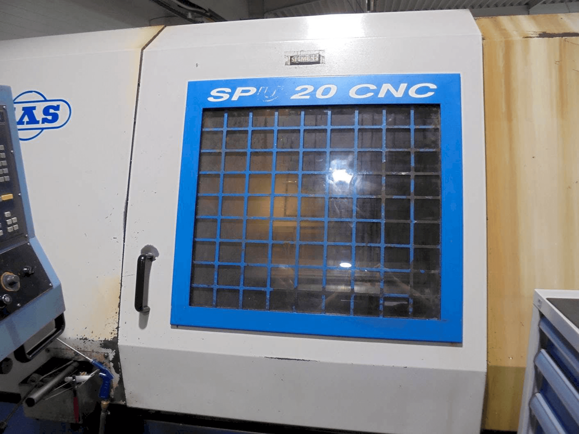 KOVOSVIT MAS SPU 20 CNC Mašinos vaizdas iš priekio