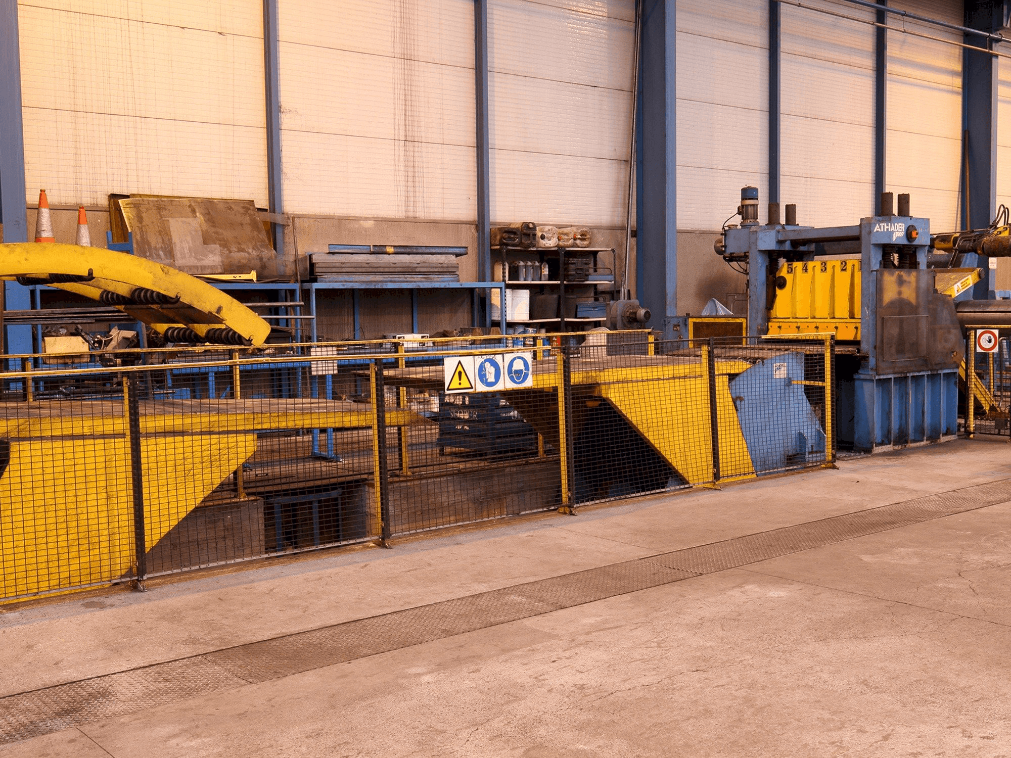 ATHADER J21 Mašinos vaizdas iš priekio