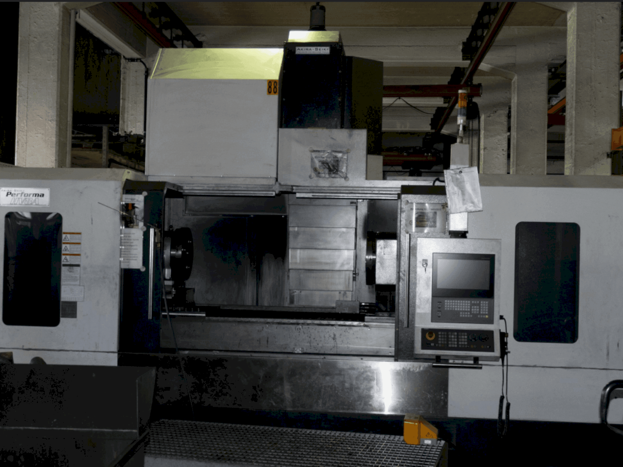Akira Seiki Performa HV 8A Mašinos vaizdas iš priekio