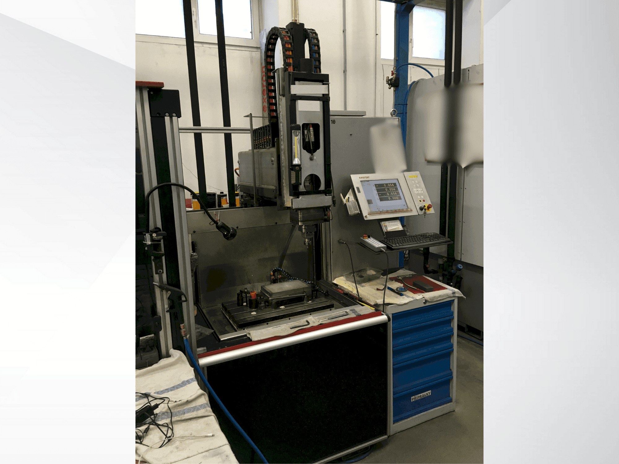 Exeron EDM 310 MF20 Mašinos vaizdas iš priekio