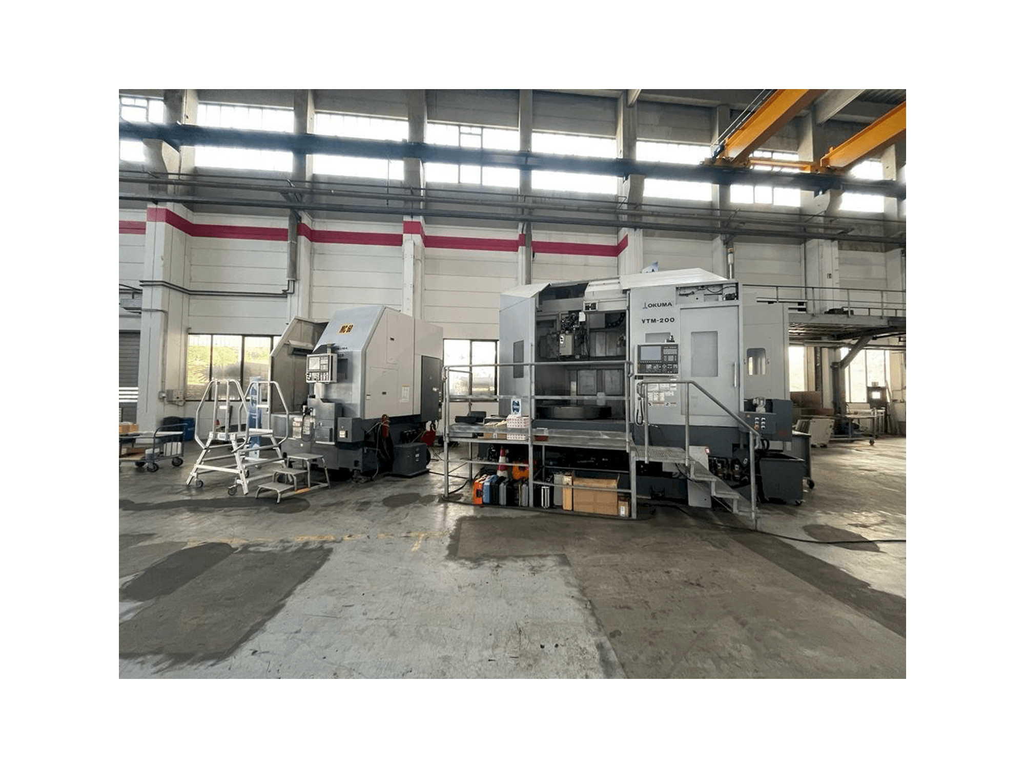 Okuma VTM-200 1ST Mašinos vaizdas iš priekio