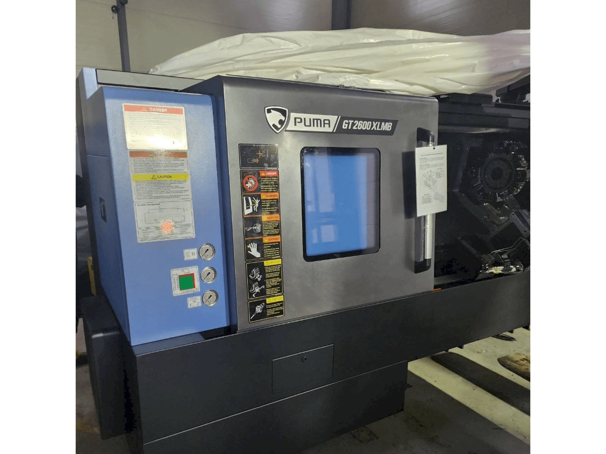 DN SOLUTIONS Mašinos vaizdas iš priekio