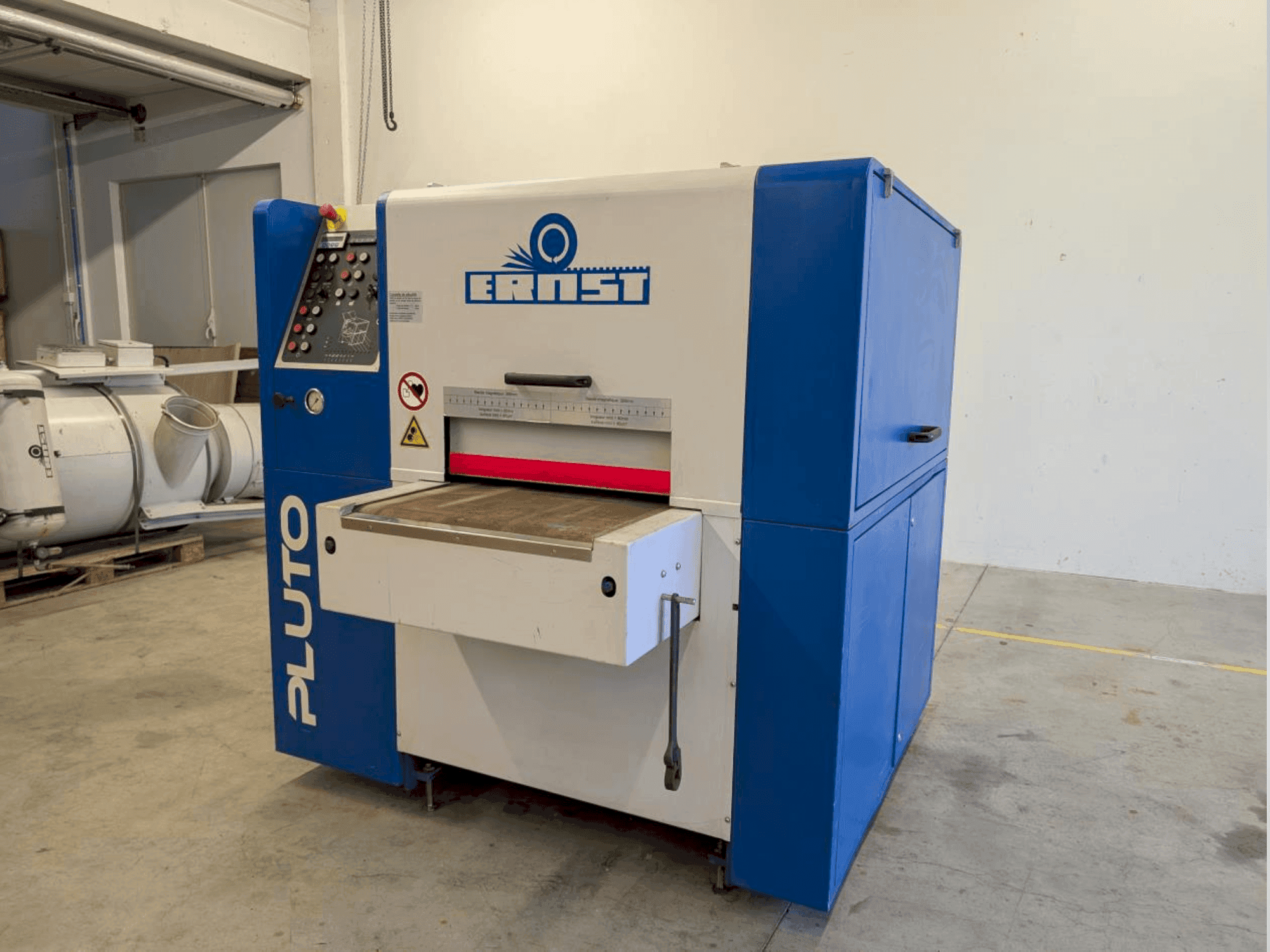 ERNST PLUTO EDD Mašinos vaizdas iš priekio