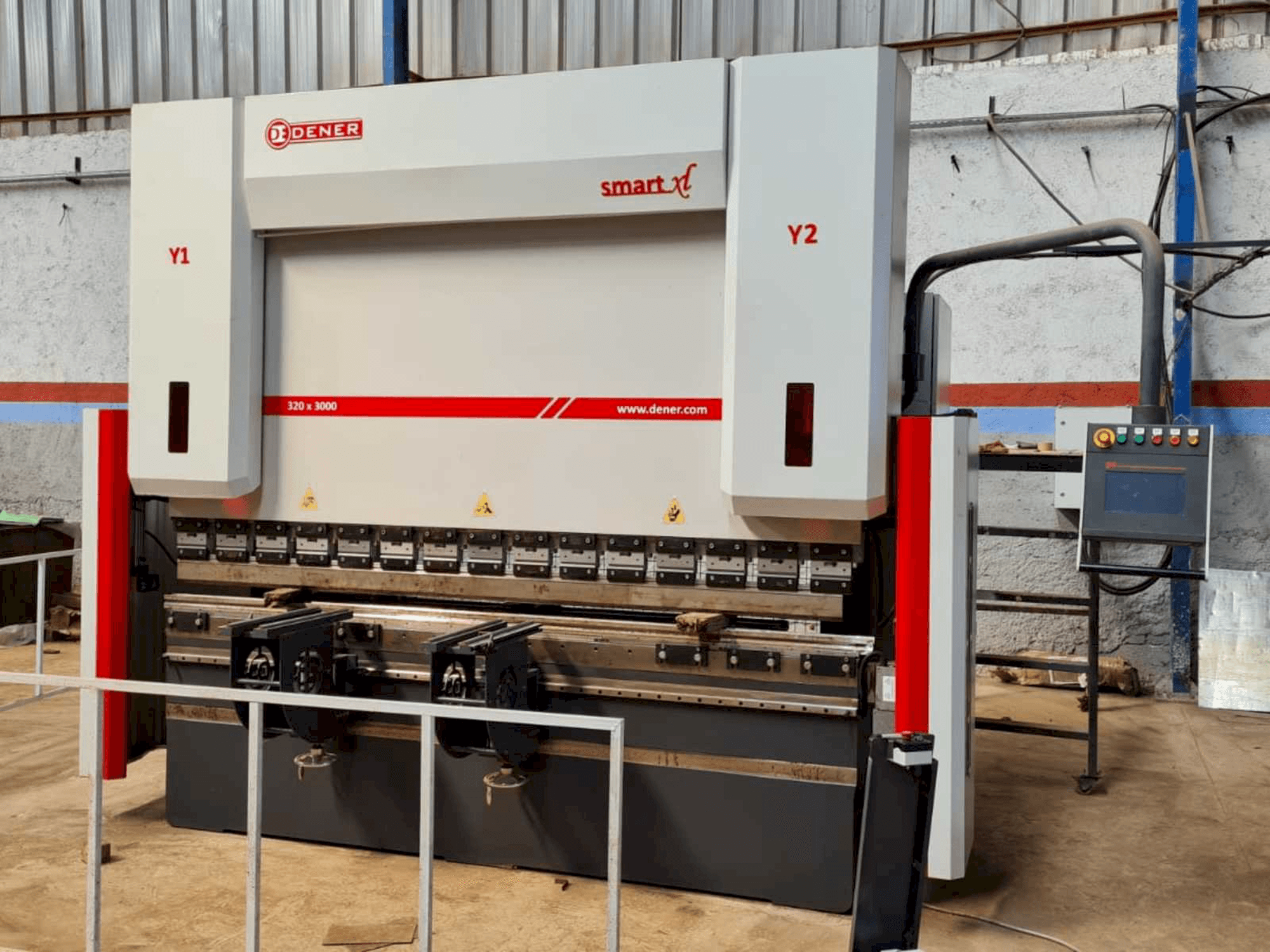 DENER SX 30320 Mašinos vaizdas iš priekio