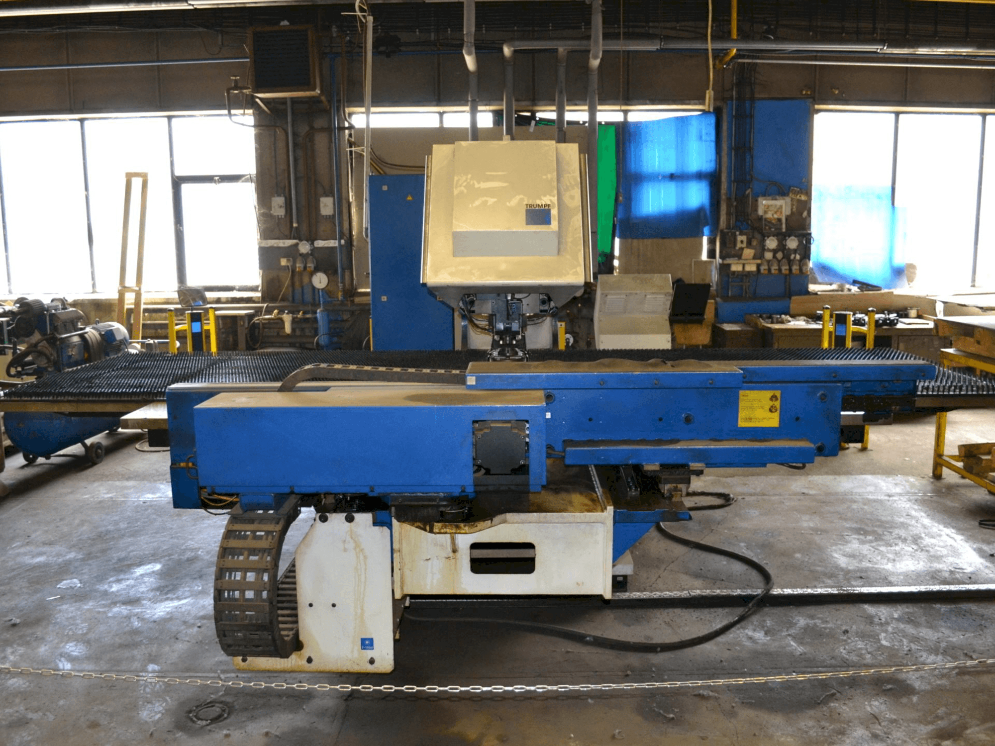 Trumpf Trumatic 2000R Mašinos vaizdas iš priekio