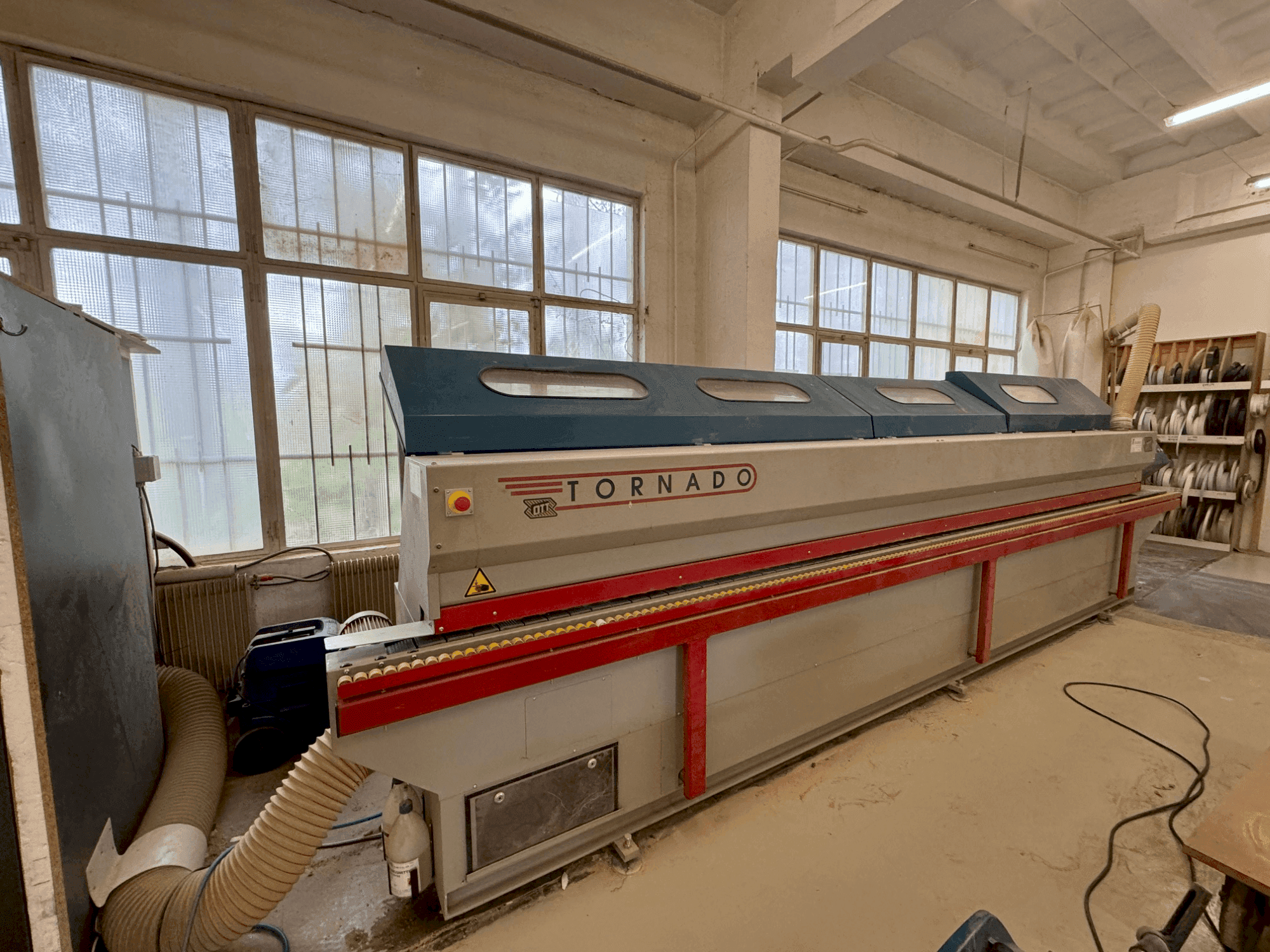 OTT Tornado Mašinos vaizdas iš priekio