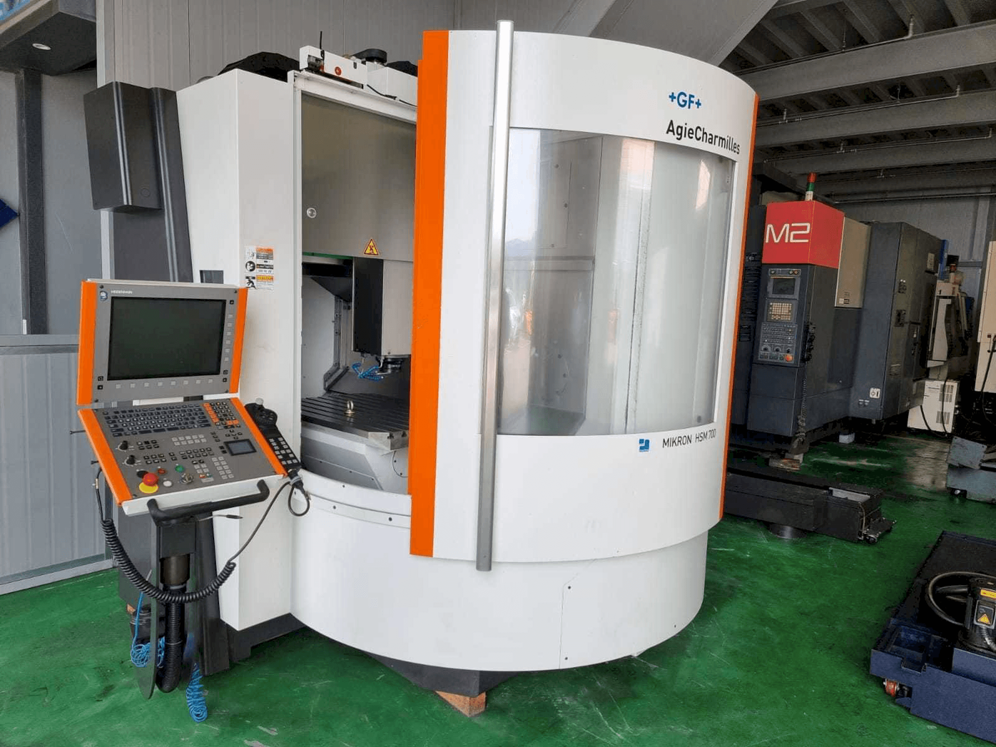 GF AgieCharmilles Mikron HSM 700 Mašinos vaizdas iš priekio