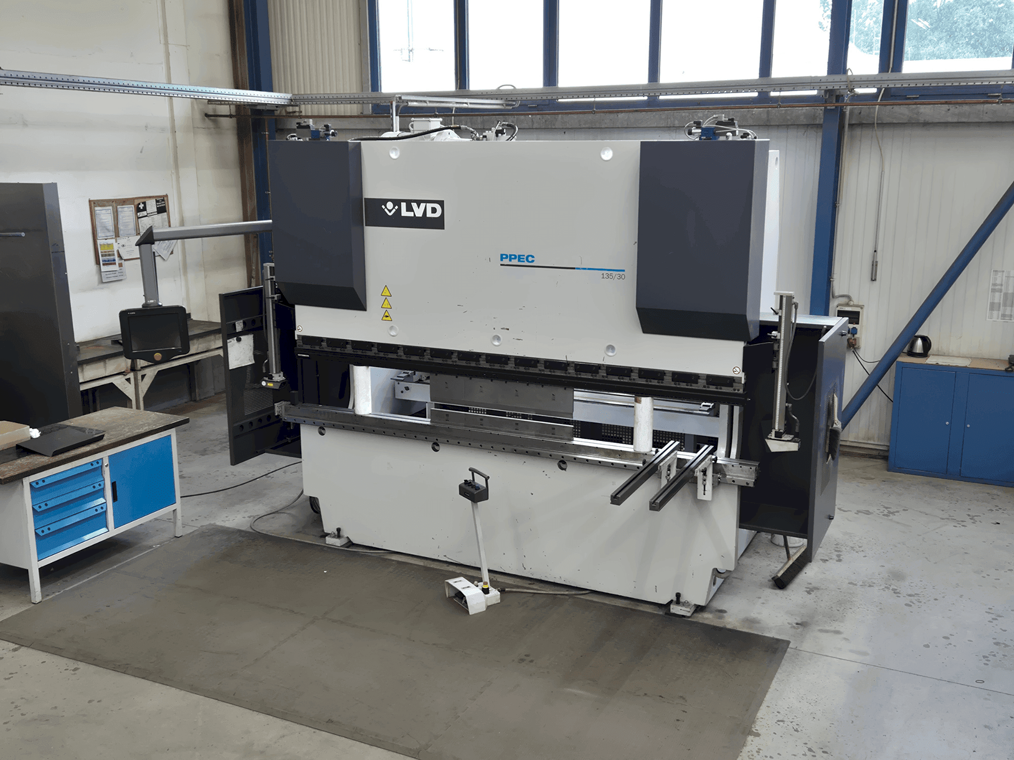 LVD PPEC 135/30 Mašinos vaizdas iš priekio