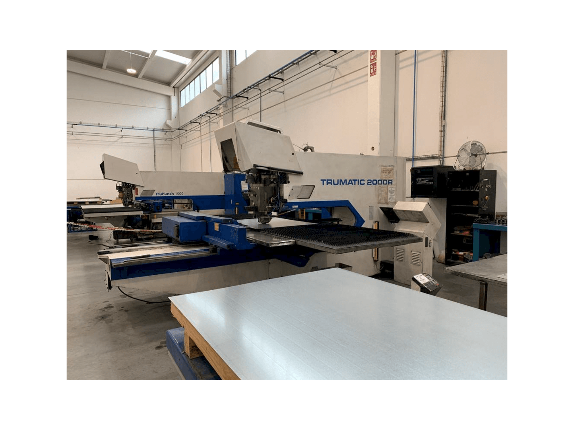 Trumpf Trumatic 2000 R Mašinos vaizdas iš priekio