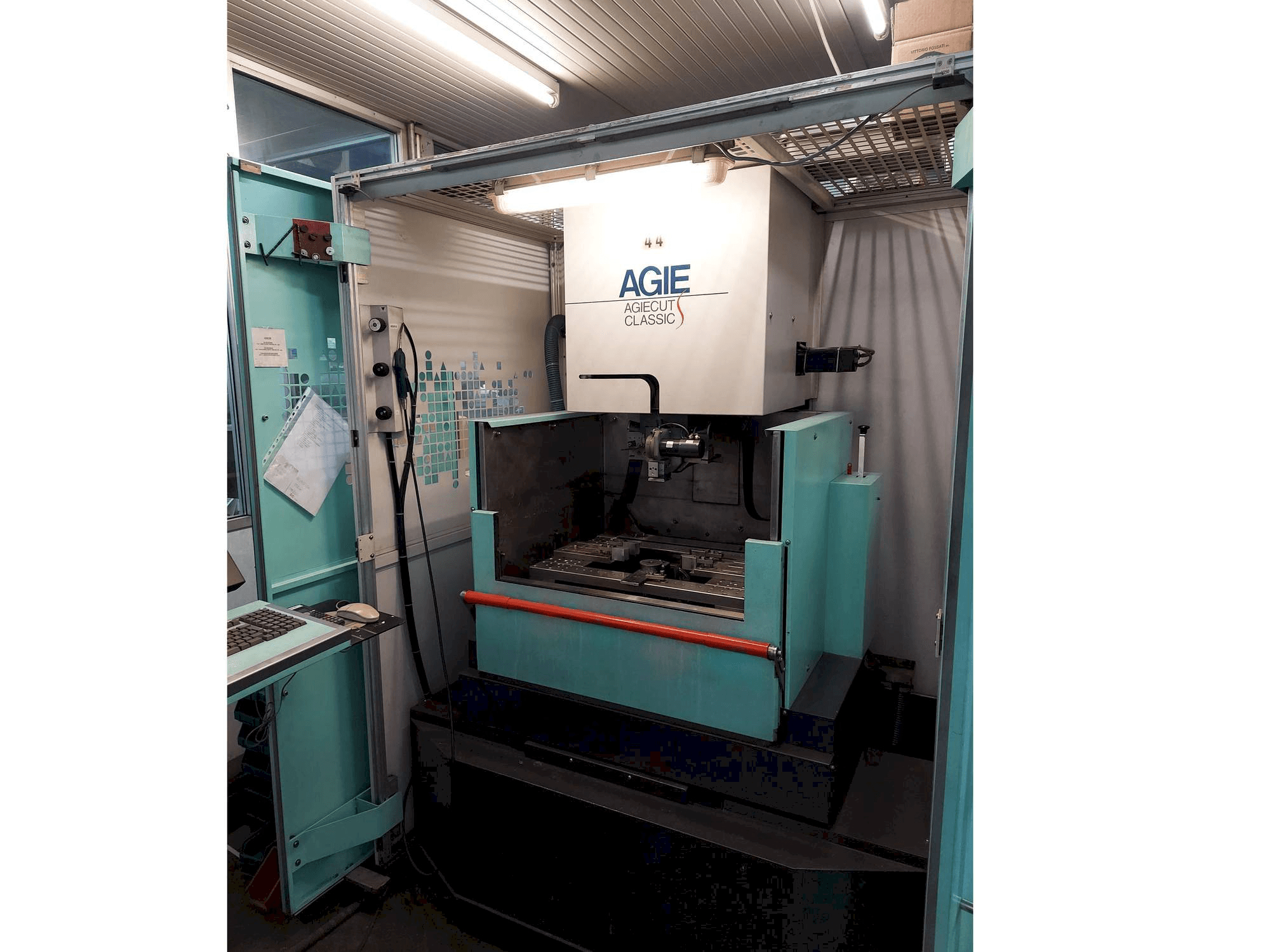 AGIE Agiecut Classic 2S Mašinos vaizdas iš priekio