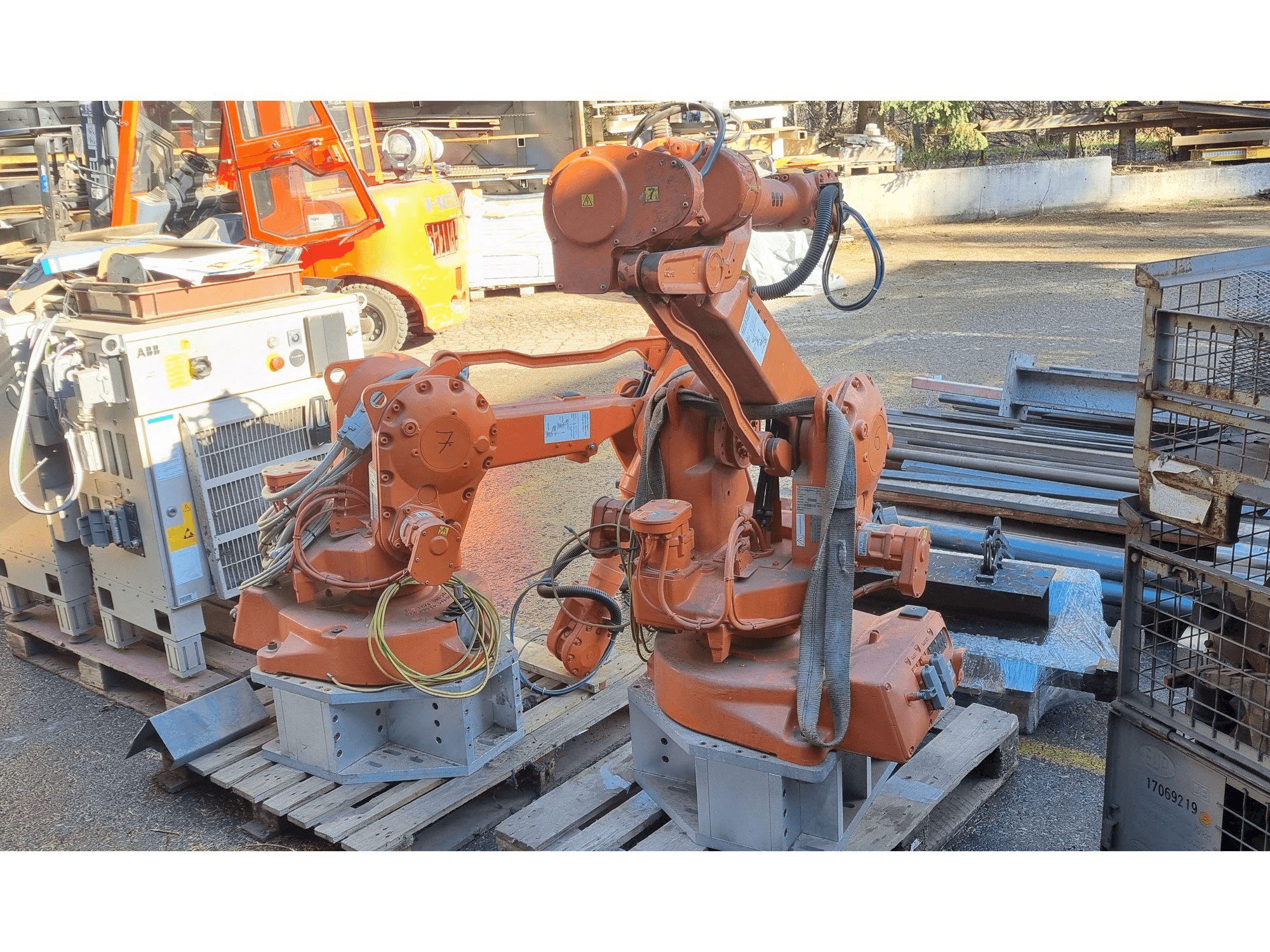 ABB IRB2400 M2000 Mašinos vaizdas iš priekio