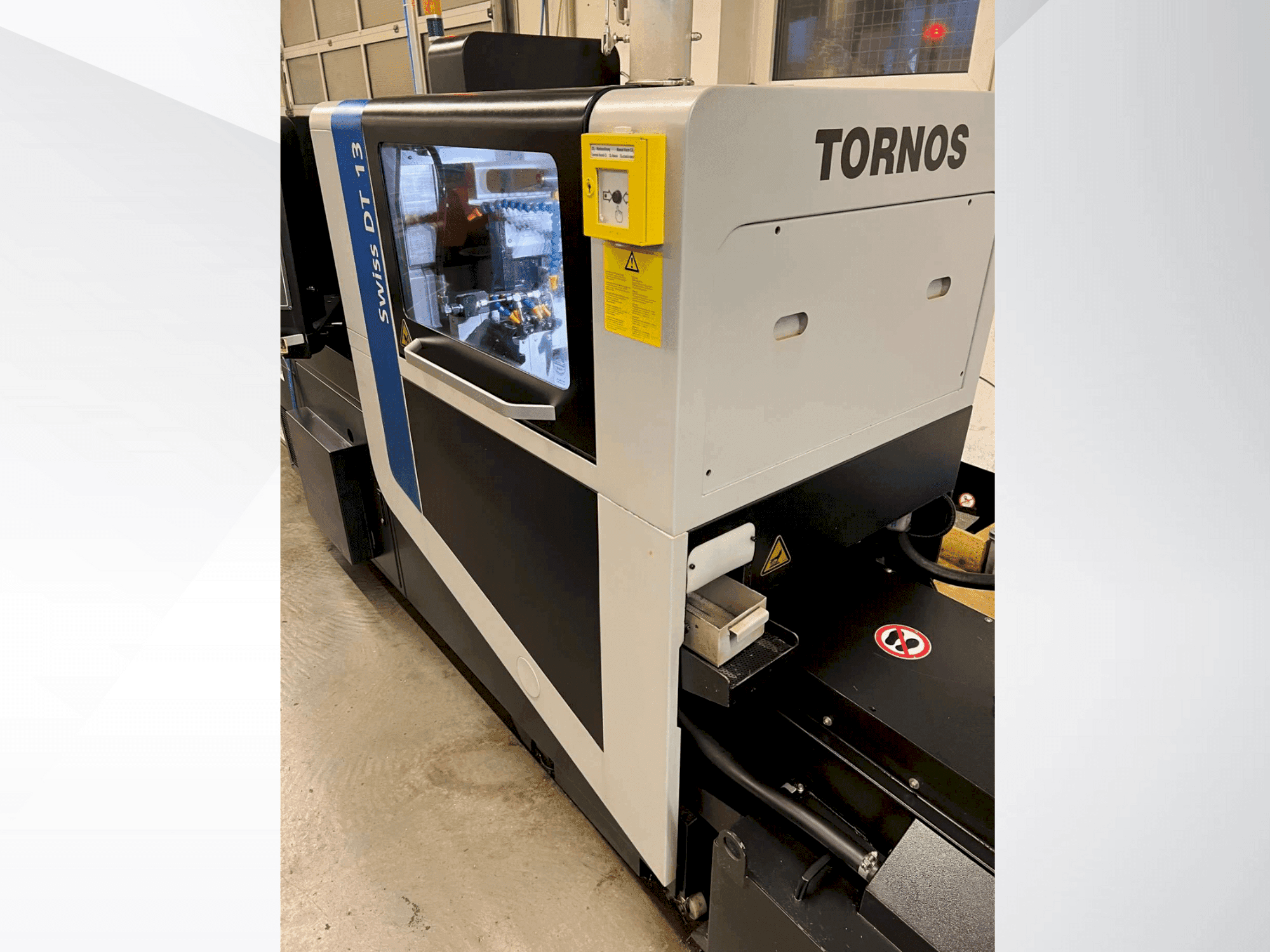 Tornos Swiss DT 13 Mašinos vaizdas iš priekio