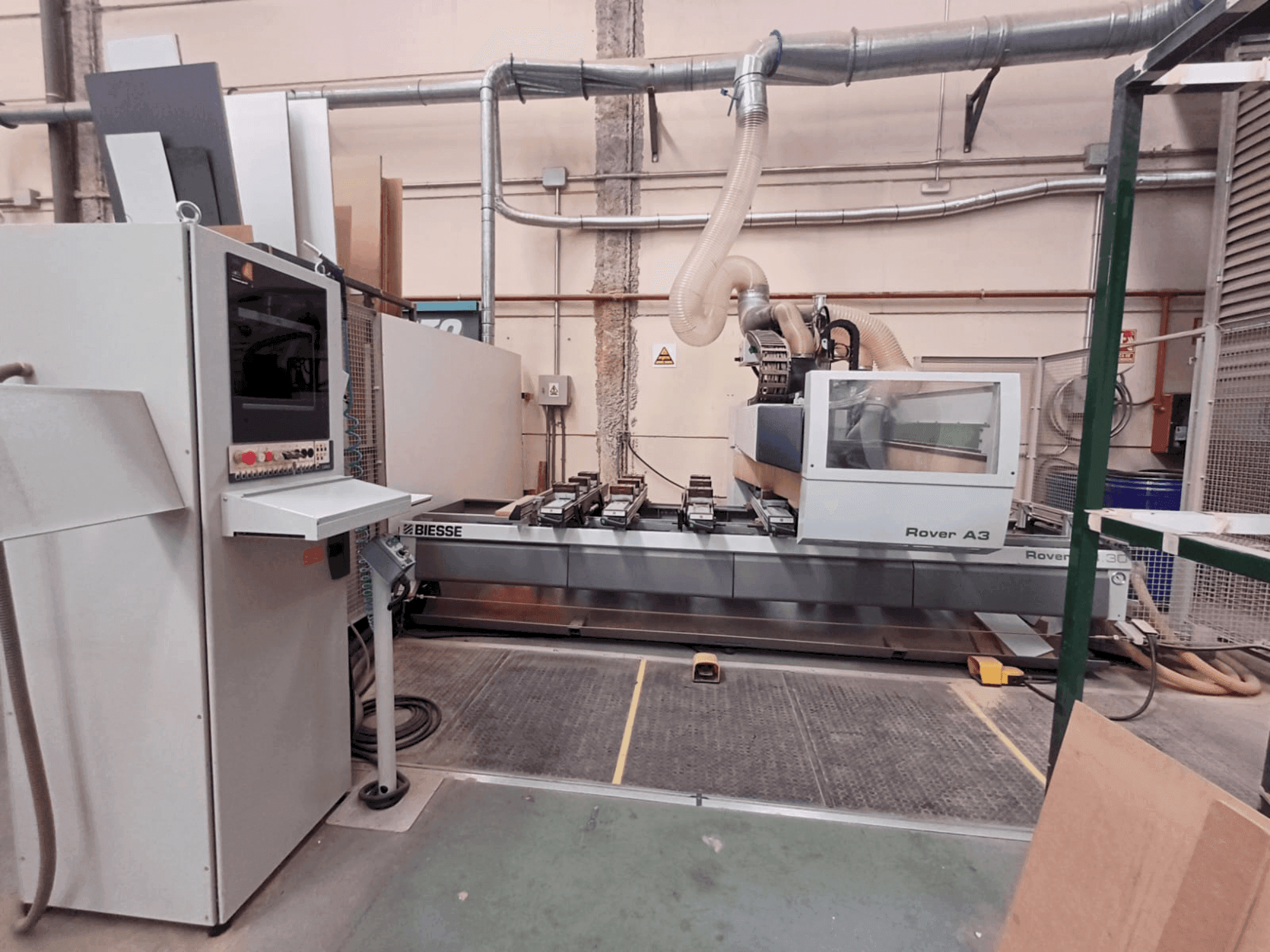 BIESSE OVER A 330 K3 S Mašinos vaizdas iš priekio