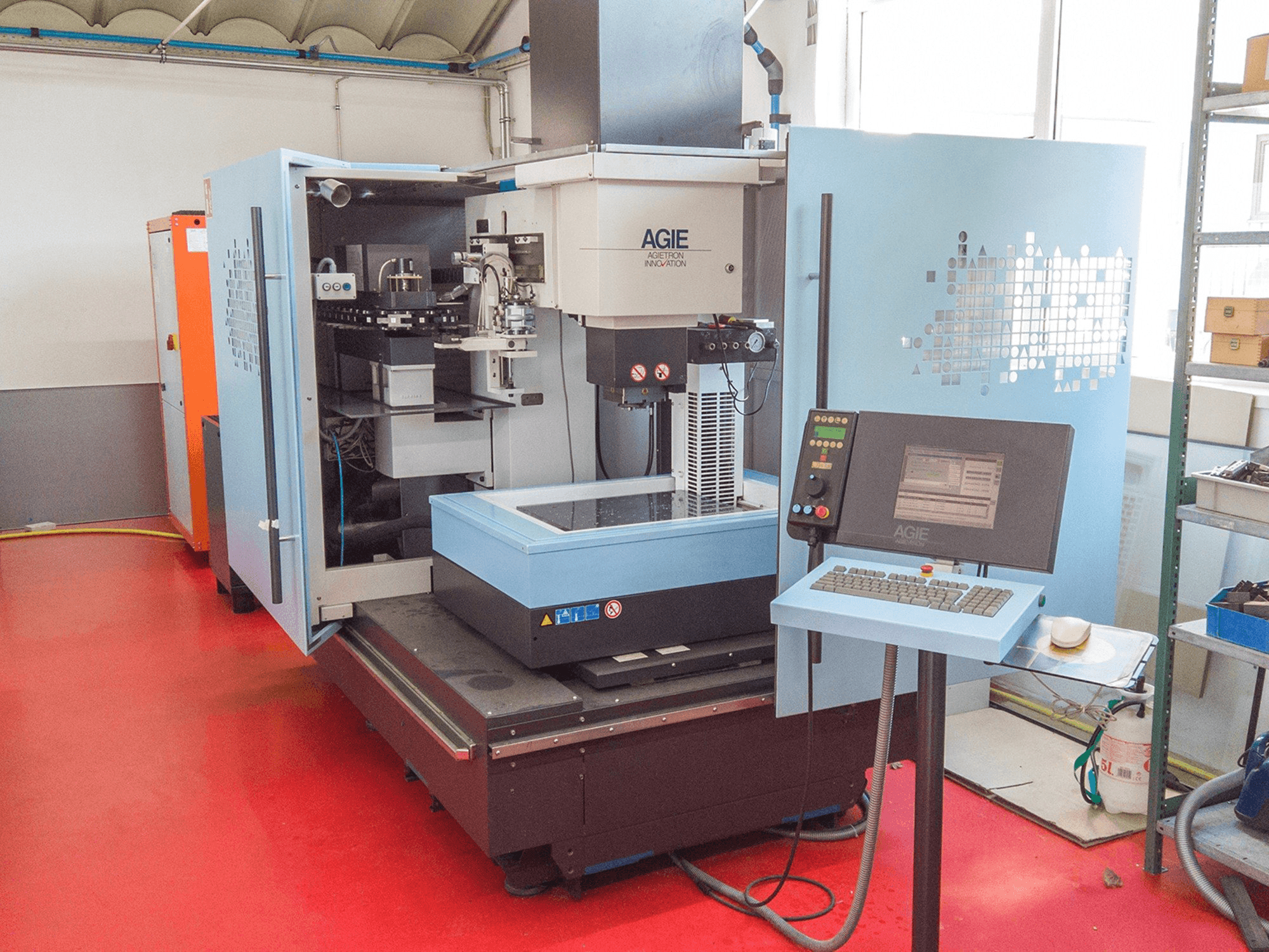 AGIE AGIETRON INNOVATION 2 Mašinos vaizdas iš priekio