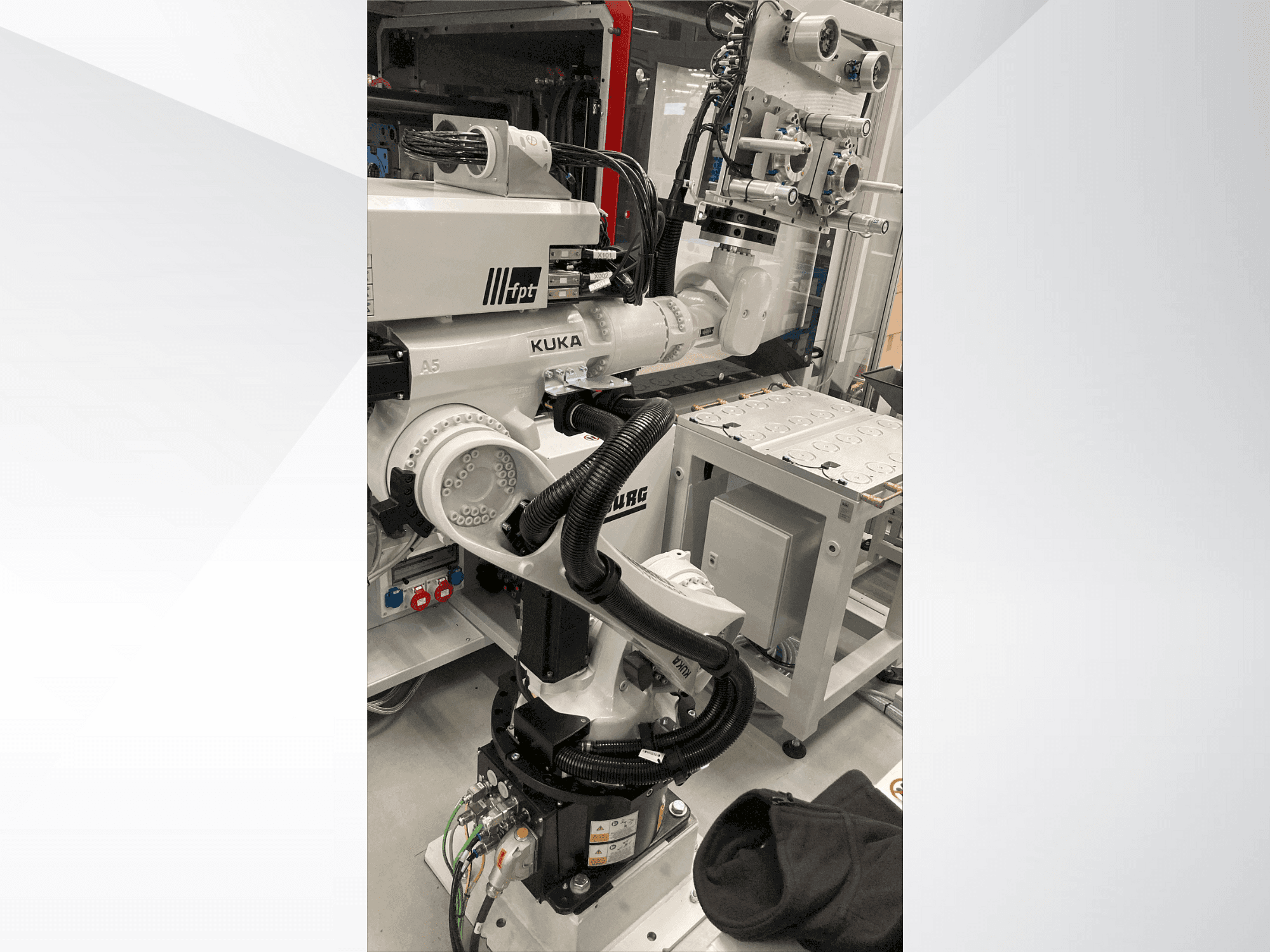 KUKA KR 22 R1610-2 Mašinos vaizdas iš priekio