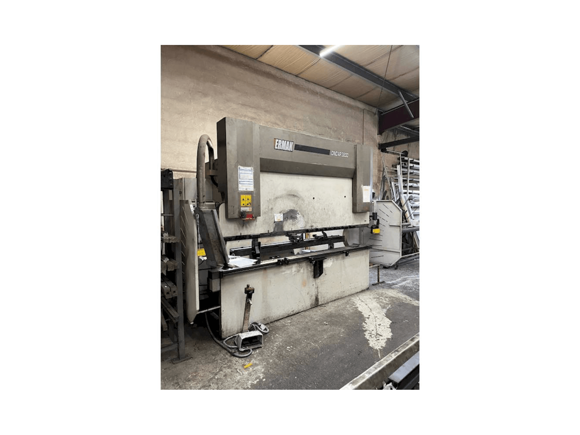 ERMAK Cnc ap Mašinos vaizdas iš priekio
