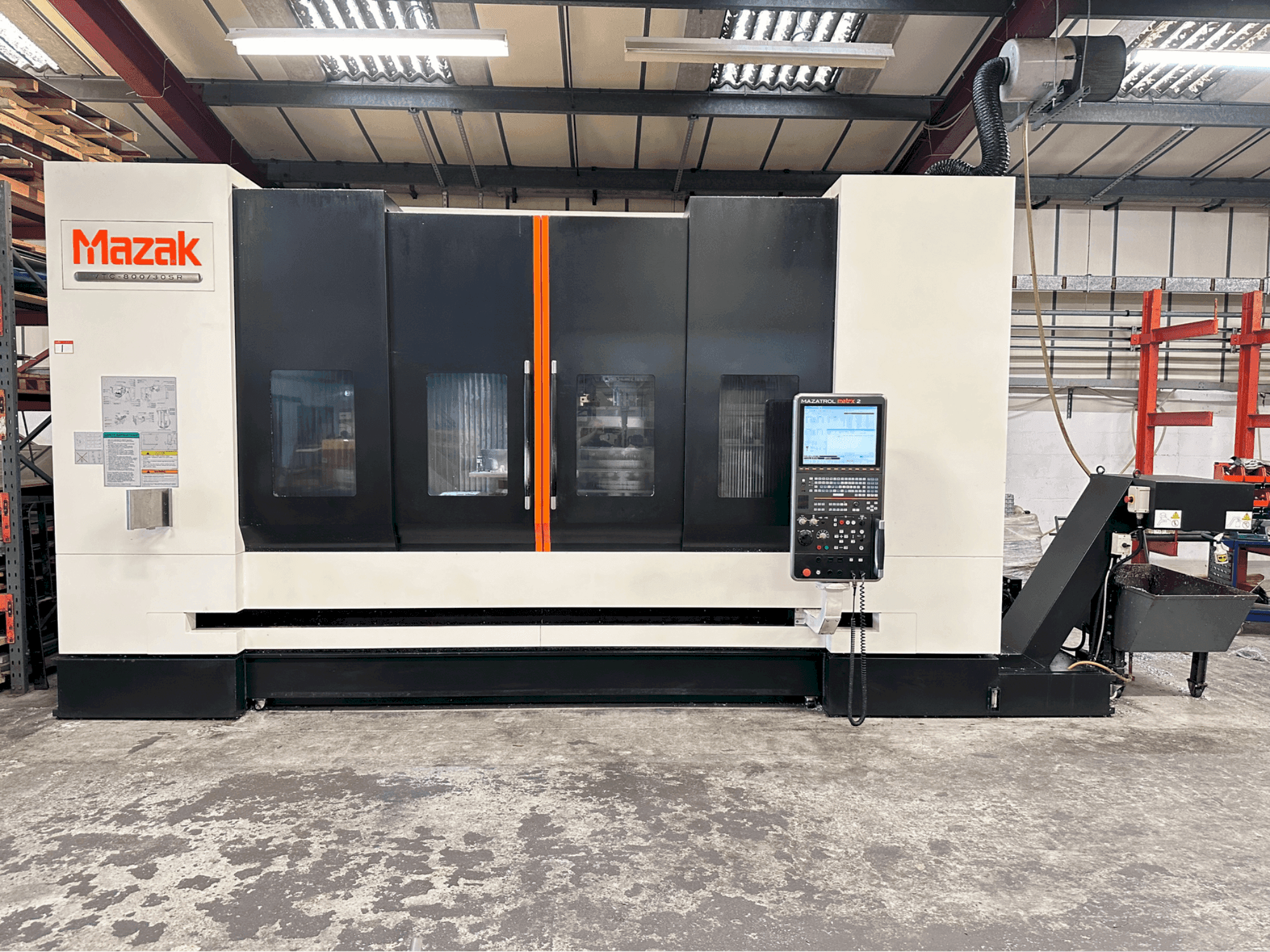 Mazak VTC-800/30SR Mašinos vaizdas iš priekio