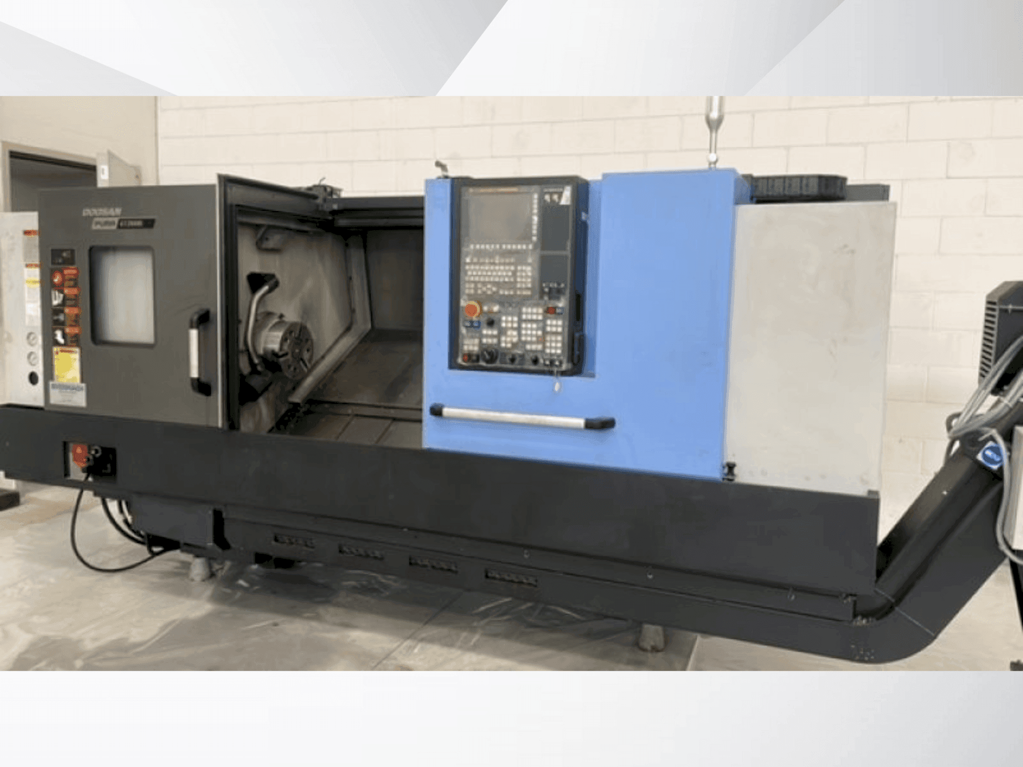 DOOSAN PUMA GT 2600L Mašinos vaizdas iš priekio