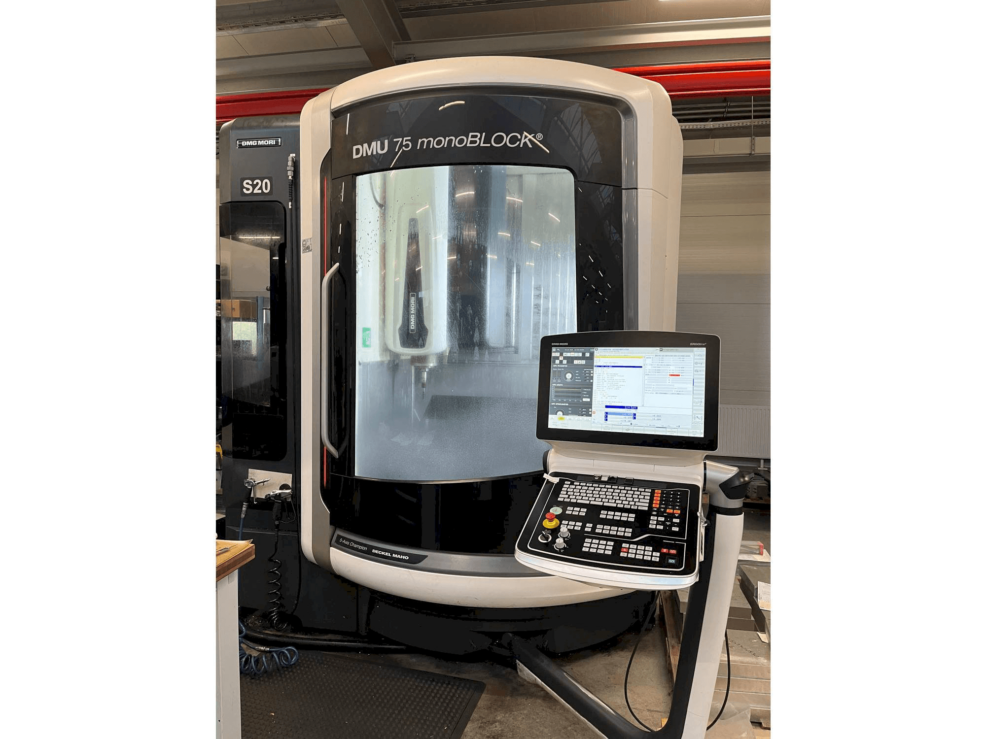 DMG MORI DMU 75 monoBLOCK Mašinos vaizdas iš priekio